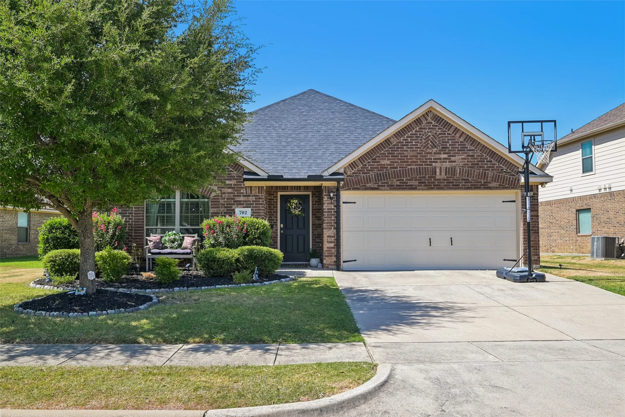 Single Family Residence For Sale in Tarrant County , 702 Sendero Drive, Arlington, Texas 76002, 4 Bedroom, 2 Bathroom, 2 Garage spaces, 1,942 Sqft, built in 2011, mls#21357756, Real Estate Agent in Arlington, Homes For Sale in Tarrant county, Homes For Sale in Arlington, Realtor in Arlington Texas, Real Estate Brokerage Independent Realty Texas, Luminita Cordes Realtor