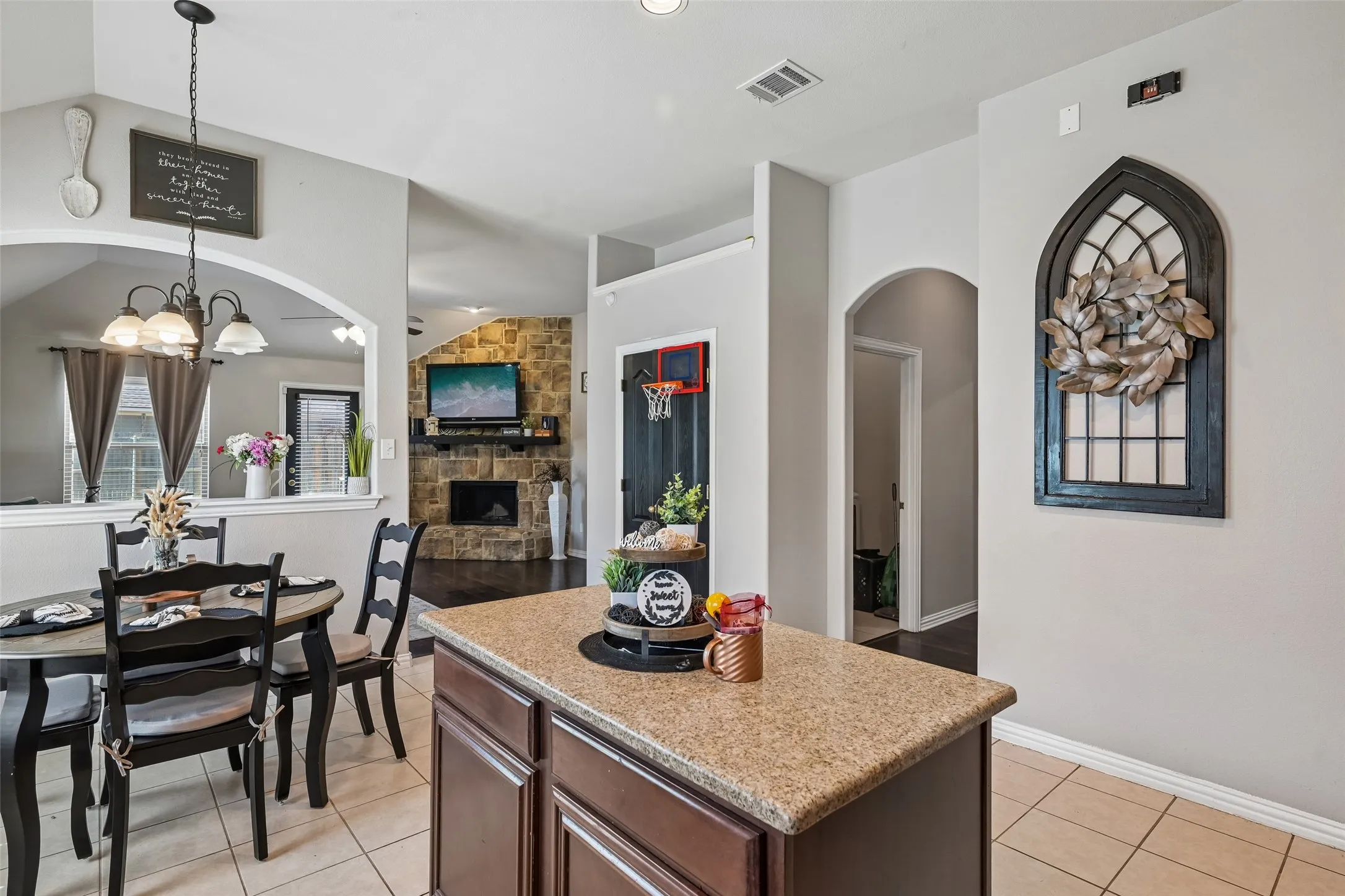 Single Family Residence For Sale in Tarrant County , 702 Sendero Drive, Arlington, Texas 76002, 4 Bedroom, 2 Bathroom, 2 Garage spaces, 1,942 Sqft, built in 2011, mls#21357756, Real Estate Agent in Arlington, Homes For Sale in Tarrant county, Homes For Sale in Arlington, Realtor in Arlington Texas, Real Estate Brokerage Independent Realty Texas, Luminita Cordes Realtor