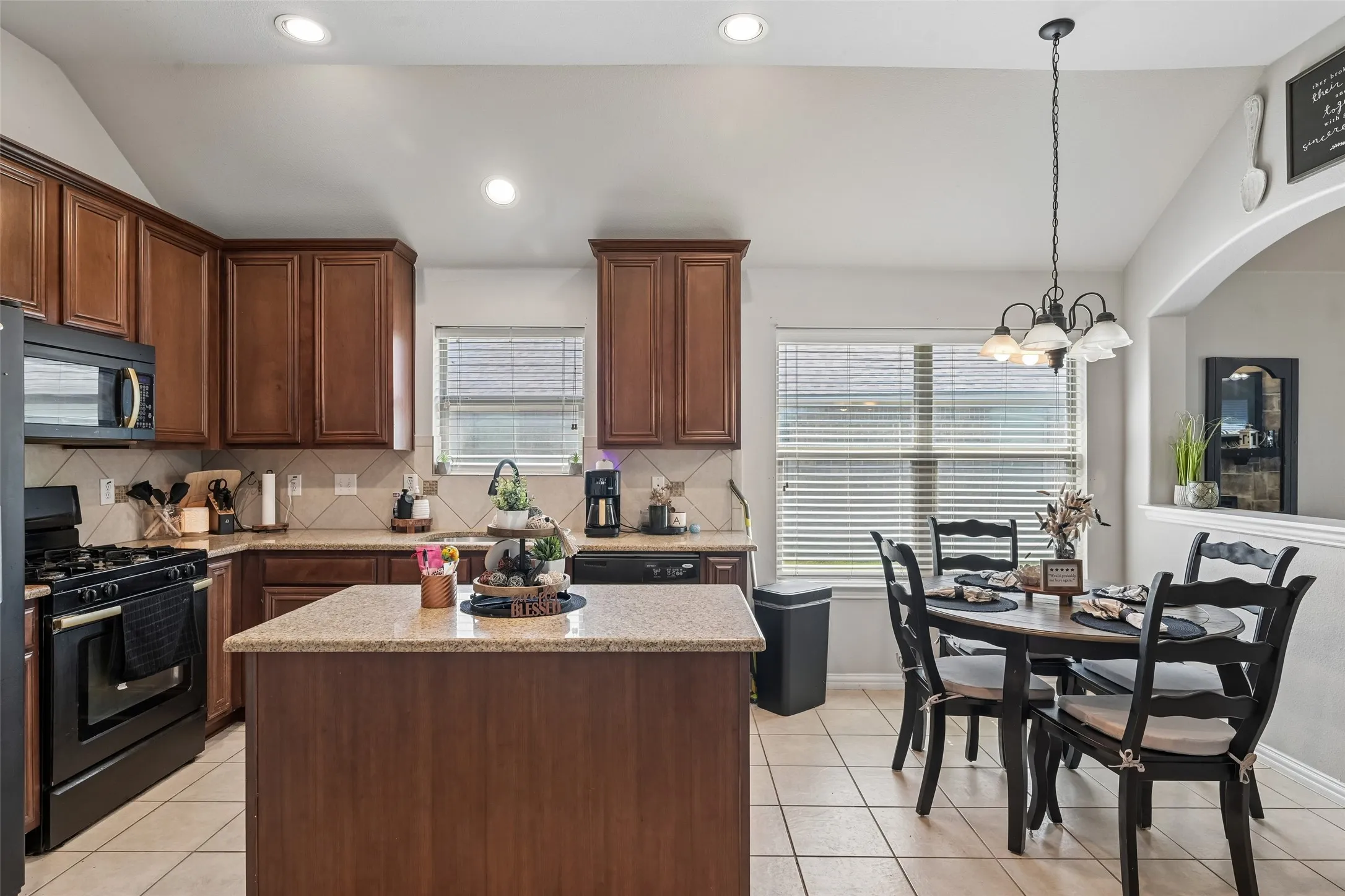 Single Family Residence For Sale in Tarrant County , 702 Sendero Drive, Arlington, Texas 76002, 4 Bedroom, 2 Bathroom, 2 Garage spaces, 1,942 Sqft, built in 2011, mls#21357756, Real Estate Agent in Arlington, Homes For Sale in Tarrant county, Homes For Sale in Arlington, Realtor in Arlington Texas, Real Estate Brokerage Independent Realty Texas, Luminita Cordes Realtor