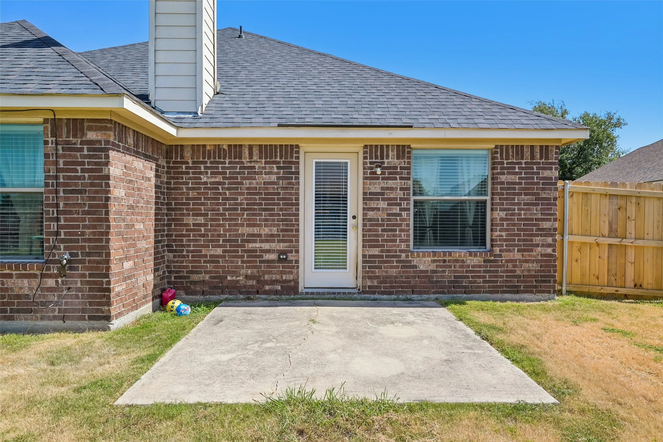 Single Family Residence For Sale in Tarrant County , 702 Sendero Drive, Arlington, Texas 76002, 4 Bedroom, 2 Bathroom, 2 Garage spaces, 1,942 Sqft, built in 2011, mls#21357756, Real Estate Agent in Arlington, Homes For Sale in Tarrant county, Homes For Sale in Arlington, Realtor in Arlington Texas, Real Estate Brokerage Independent Realty Texas, Luminita Cordes Realtor