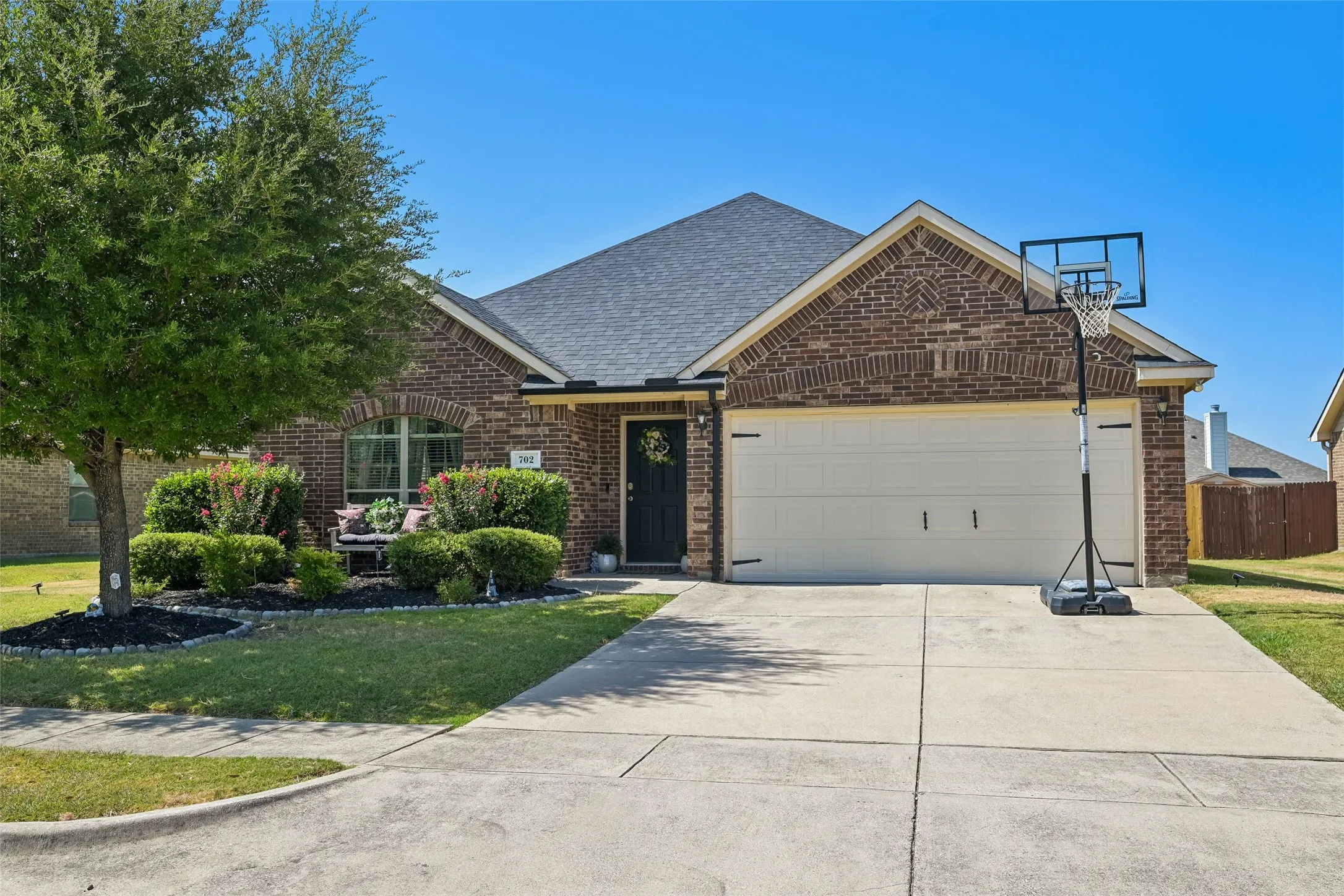 Single Family Residence For Sale in Tarrant County , 702 Sendero Drive, Arlington, Texas 76002, 4 Bedroom, 2 Bathroom, 2 Garage spaces, 1,942 Sqft, built in 2011, mls#21357756, Real Estate Agent in Arlington, Homes For Sale in Tarrant county, Homes For Sale in Arlington, Realtor in Arlington Texas, Real Estate Brokerage Independent Realty Texas, Luminita Cordes Realtor