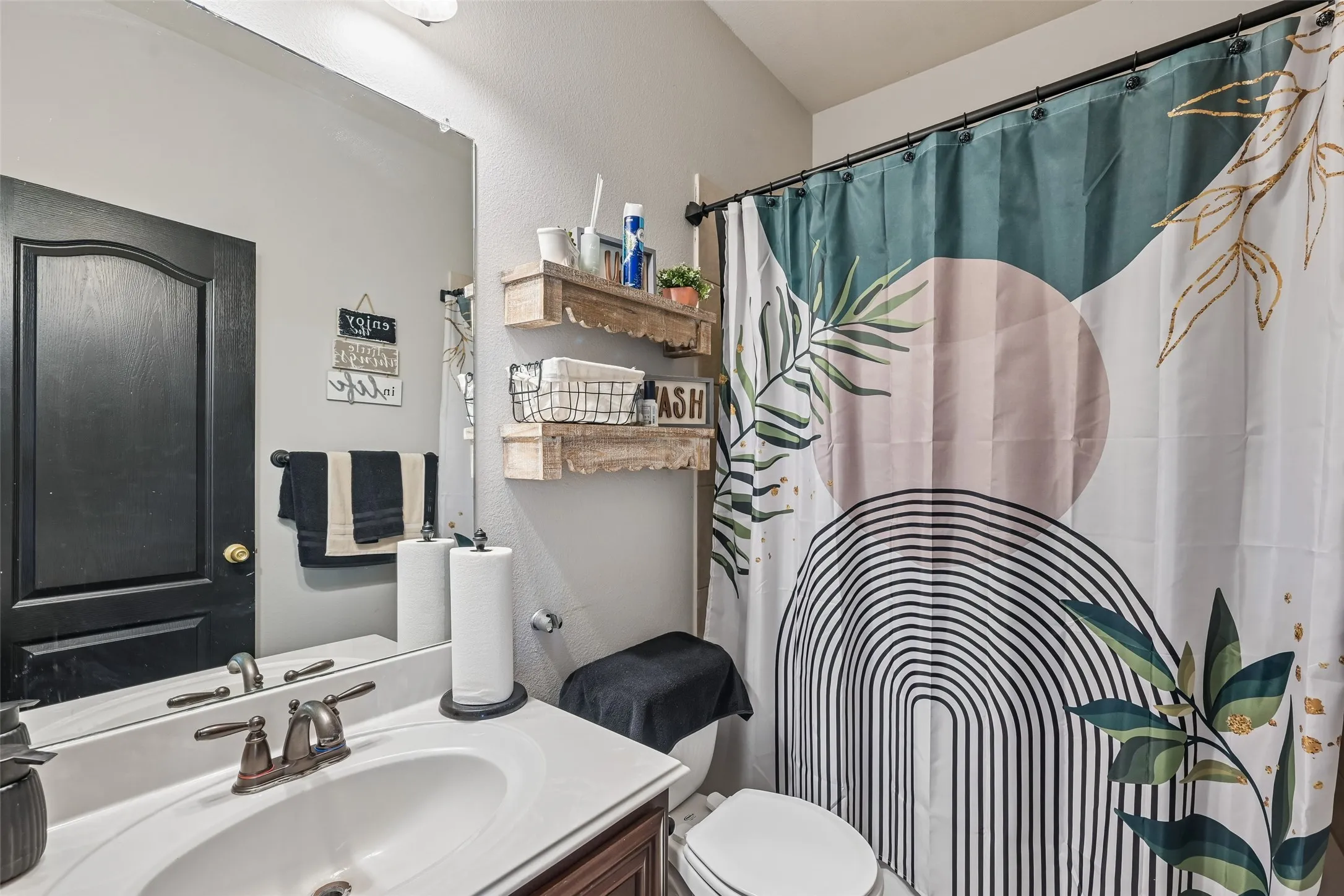 Single Family Residence For Sale in Tarrant County , 702 Sendero Drive, Arlington, Texas 76002, 4 Bedroom, 2 Bathroom, 2 Garage spaces, 1,942 Sqft, built in 2011, mls#21357756, Real Estate Agent in Arlington, Homes For Sale in Tarrant county, Homes For Sale in Arlington, Realtor in Arlington Texas, Real Estate Brokerage Independent Realty Texas, Luminita Cordes Realtor