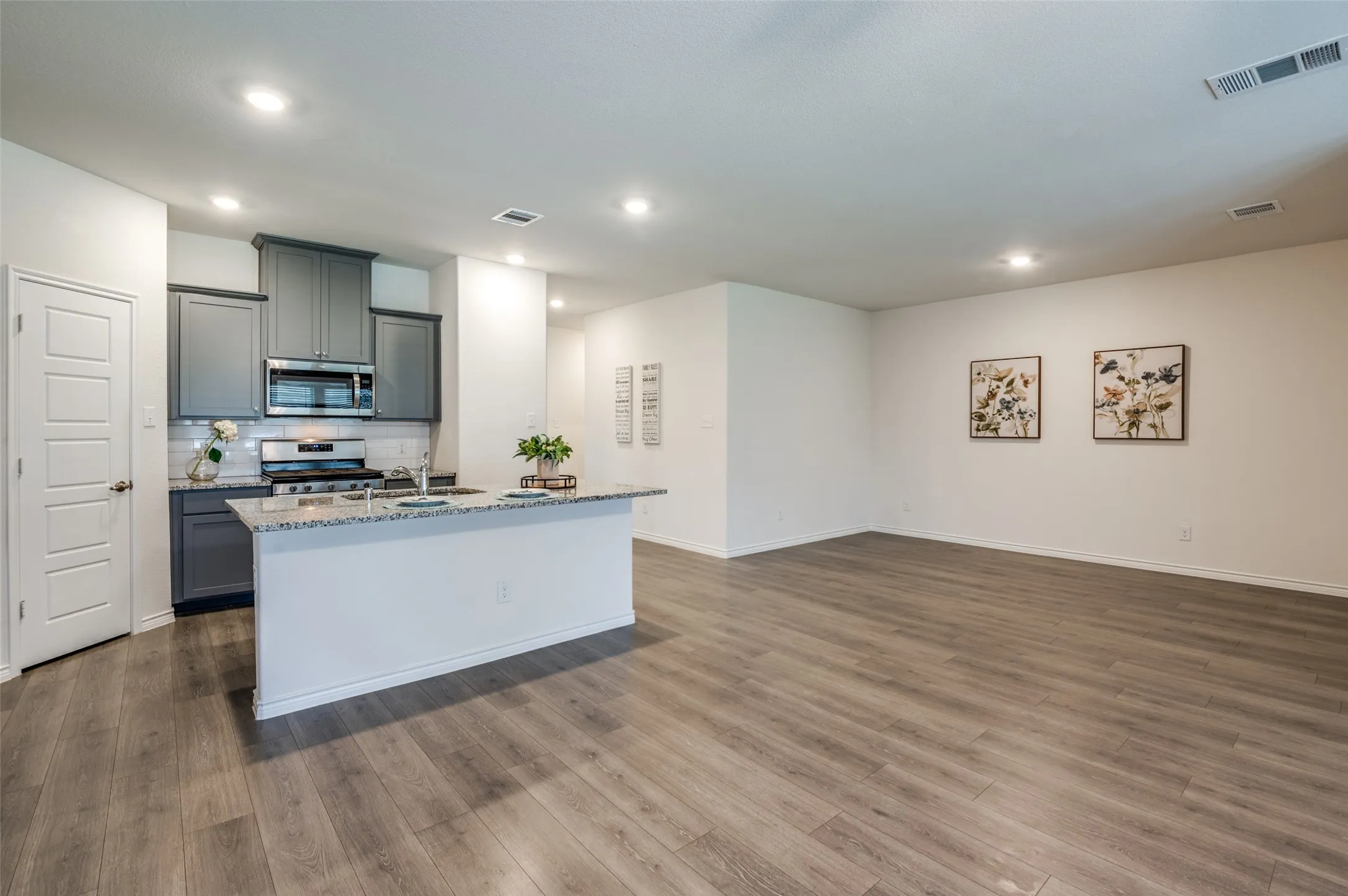 Single Family Residence For Rent in Denton County , 6409 Windsor Lane, Celina, Texas 76227, 4 Bedroom, 2 Bathroom, 2 Garage spaces, 1,855 Sqft, built in 2021, mls#21359745, Real Estate Agent in Celina, Homes For Rent in Denton county, Homes For Rent in Celina, Realtor in Celina Texas, Real Estate Brokerage Independent Realty Texas, Luminita Cordes Realtor