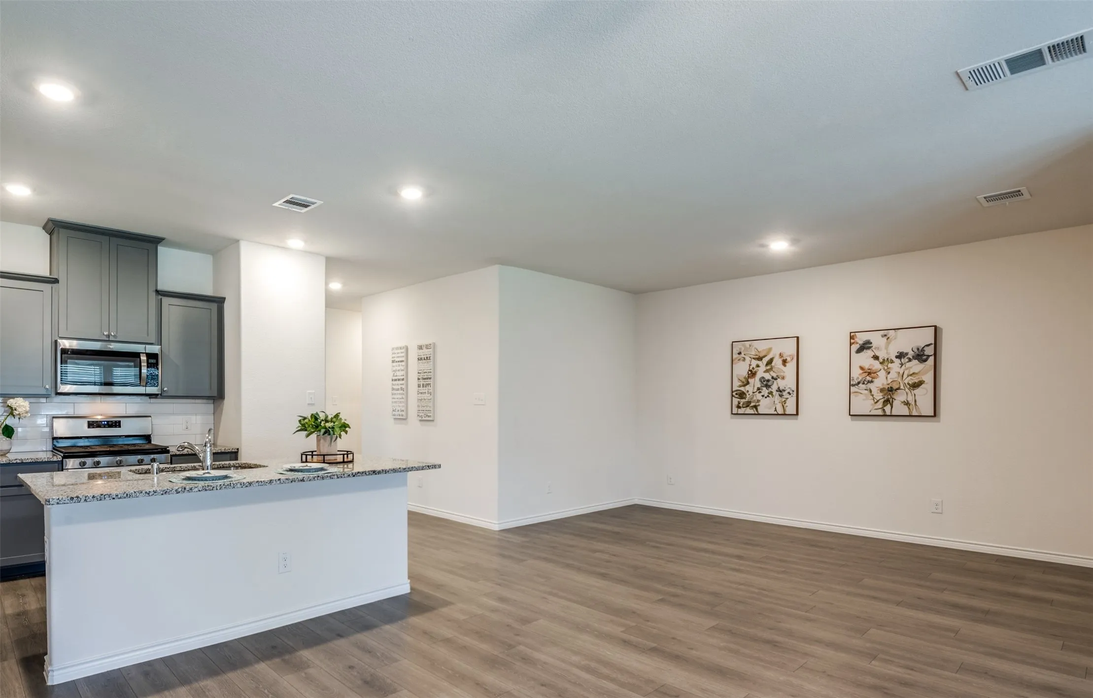 Single Family Residence For Rent in Denton County , 6409 Windsor Lane, Celina, Texas 76227, 4 Bedroom, 2 Bathroom, 2 Garage spaces, 1,855 Sqft, built in 2021, mls#21359745, Real Estate Agent in Celina, Homes For Rent in Denton county, Homes For Rent in Celina, Realtor in Celina Texas, Real Estate Brokerage Independent Realty Texas, Luminita Cordes Realtor