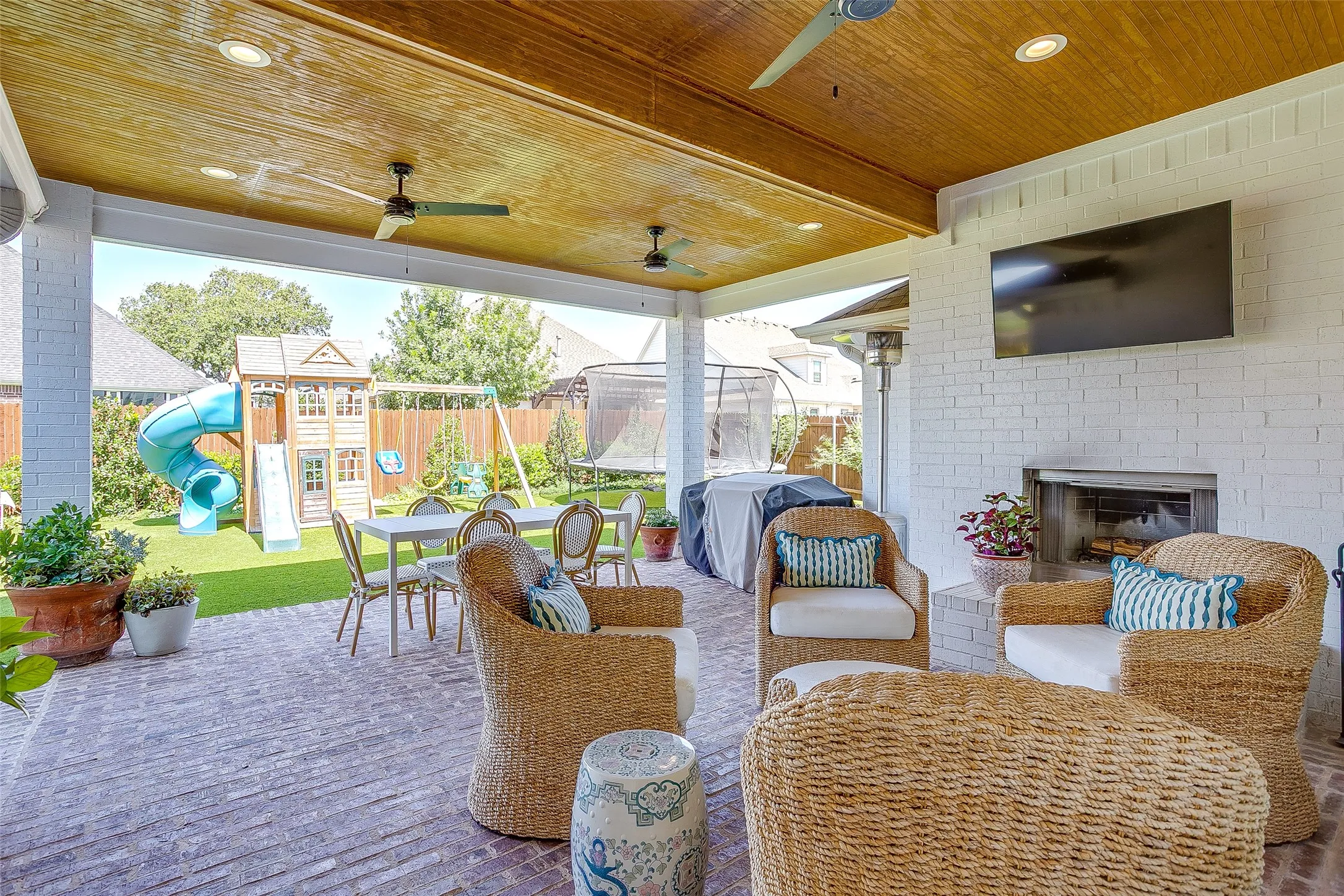 Single Family Residence For Sale in Parker County , 560 Point Vista Drive, Aledo, Texas 76008, 4 Bedroom, 3 Bathroom, 3 Garage spaces, 2,636 Sqft, built in 2019, mls#21358520, Real Estate Agent in Aledo, Homes For Sale in Parker county, Homes For Sale in Aledo, Realtor in Aledo Texas, Real Estate Brokerage Independent Realty Texas, Luminita Cordes Realtor
