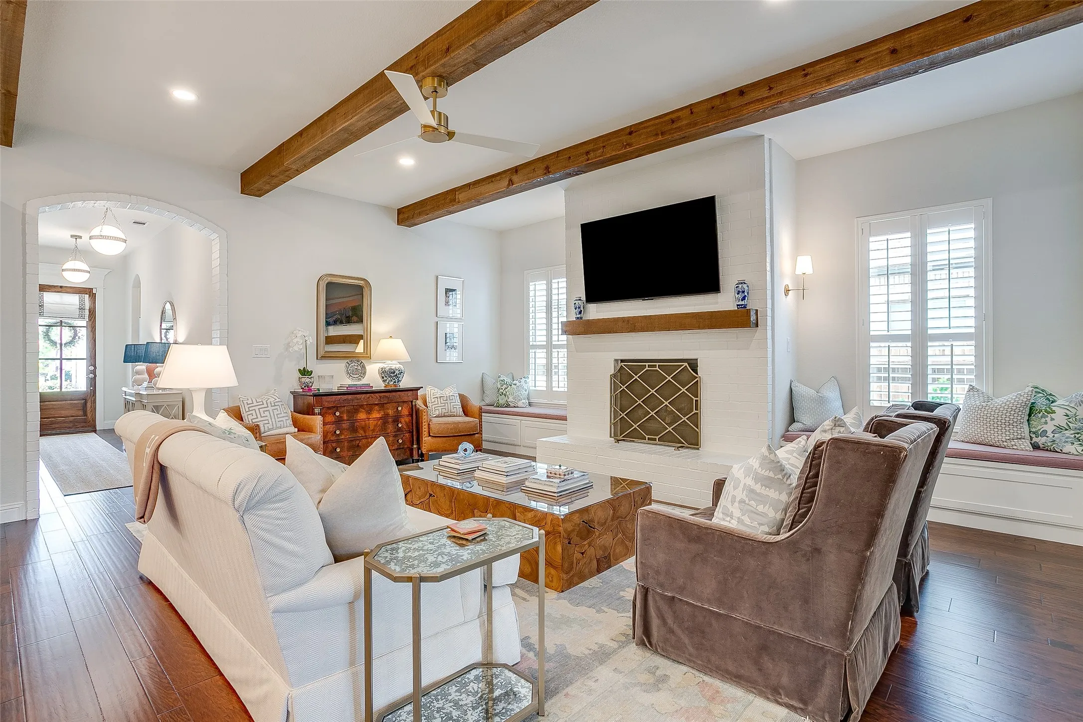 Single Family Residence For Sale in Parker County , 560 Point Vista Drive, Aledo, Texas 76008, 4 Bedroom, 3 Bathroom, 3 Garage spaces, 2,636 Sqft, built in 2019, mls#21358520, Real Estate Agent in Aledo, Homes For Sale in Parker county, Homes For Sale in Aledo, Realtor in Aledo Texas, Real Estate Brokerage Independent Realty Texas, Luminita Cordes Realtor