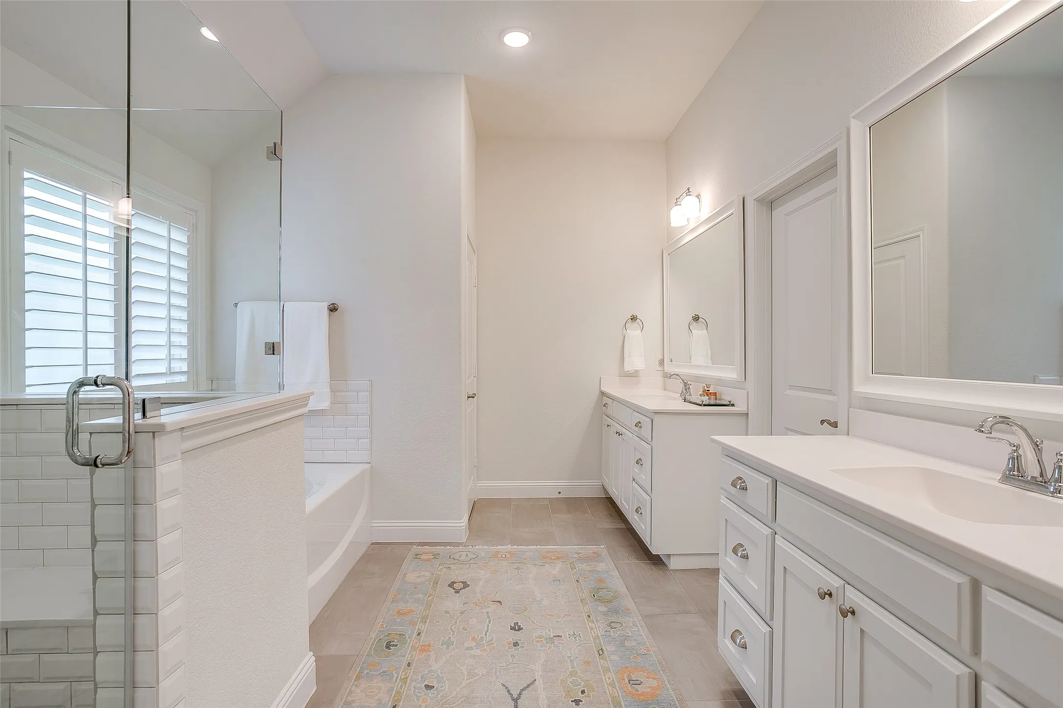 Single Family Residence For Sale in Parker County , 560 Point Vista Drive, Aledo, Texas 76008, 4 Bedroom, 3 Bathroom, 3 Garage spaces, 2,636 Sqft, built in 2019, mls#21358520, Real Estate Agent in Aledo, Homes For Sale in Parker county, Homes For Sale in Aledo, Realtor in Aledo Texas, Real Estate Brokerage Independent Realty Texas, Luminita Cordes Realtor