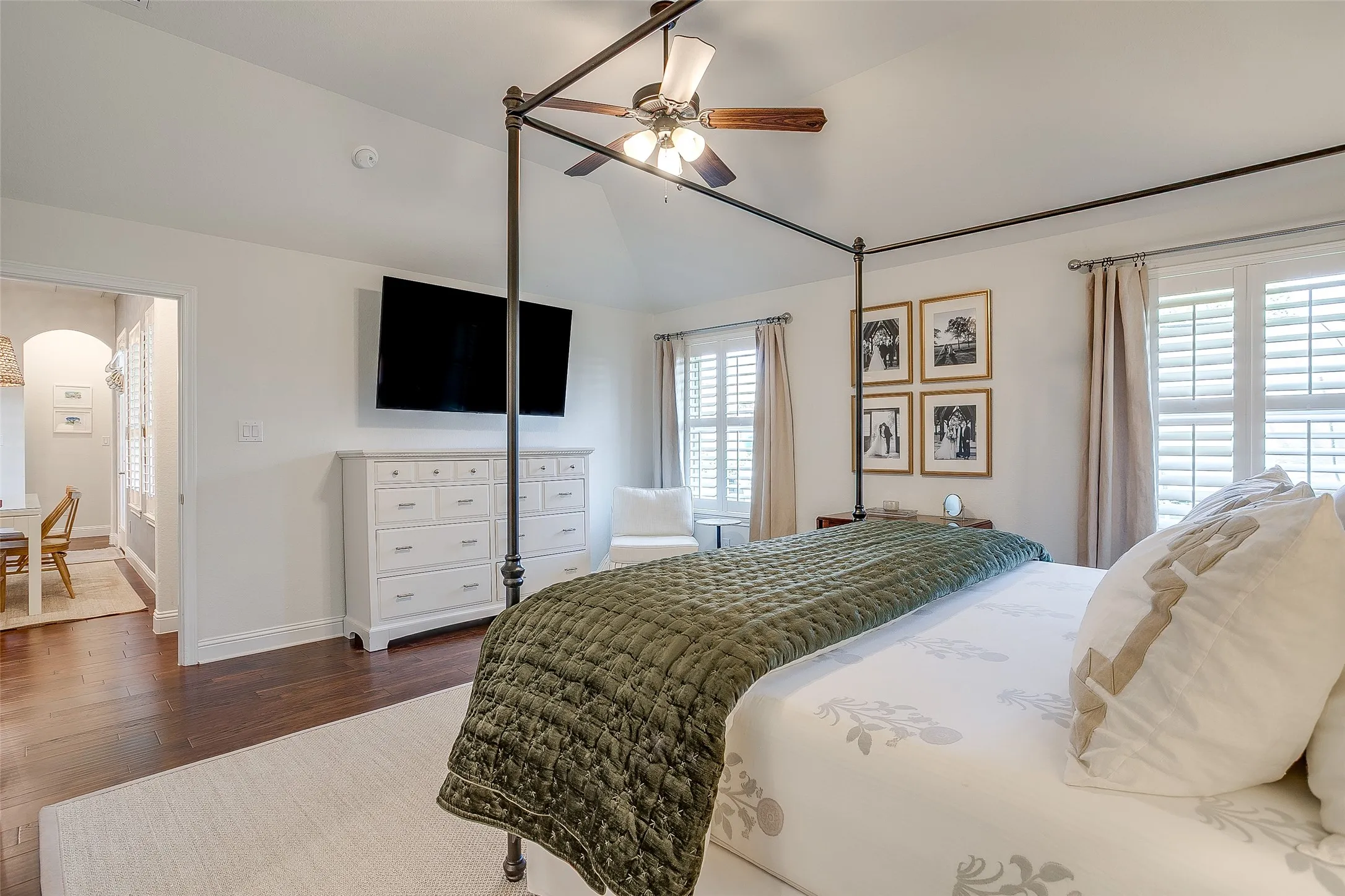 Single Family Residence For Sale in Parker County , 560 Point Vista Drive, Aledo, Texas 76008, 4 Bedroom, 3 Bathroom, 3 Garage spaces, 2,636 Sqft, built in 2019, mls#21358520, Real Estate Agent in Aledo, Homes For Sale in Parker county, Homes For Sale in Aledo, Realtor in Aledo Texas, Real Estate Brokerage Independent Realty Texas, Luminita Cordes Realtor