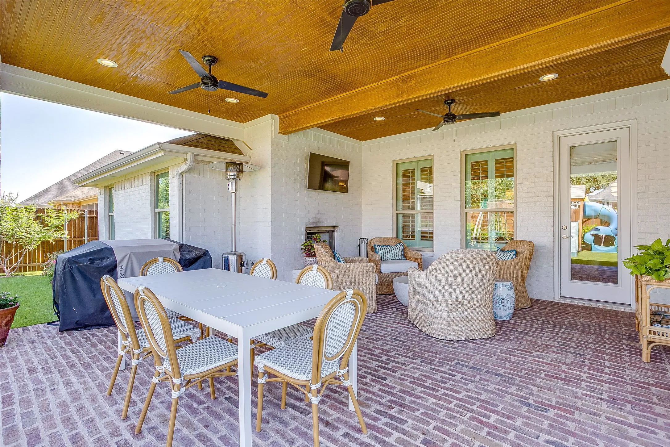 Single Family Residence For Sale in Parker County , 560 Point Vista Drive, Aledo, Texas 76008, 4 Bedroom, 3 Bathroom, 3 Garage spaces, 2,636 Sqft, built in 2019, mls#21358520, Real Estate Agent in Aledo, Homes For Sale in Parker county, Homes For Sale in Aledo, Realtor in Aledo Texas, Real Estate Brokerage Independent Realty Texas, Luminita Cordes Realtor