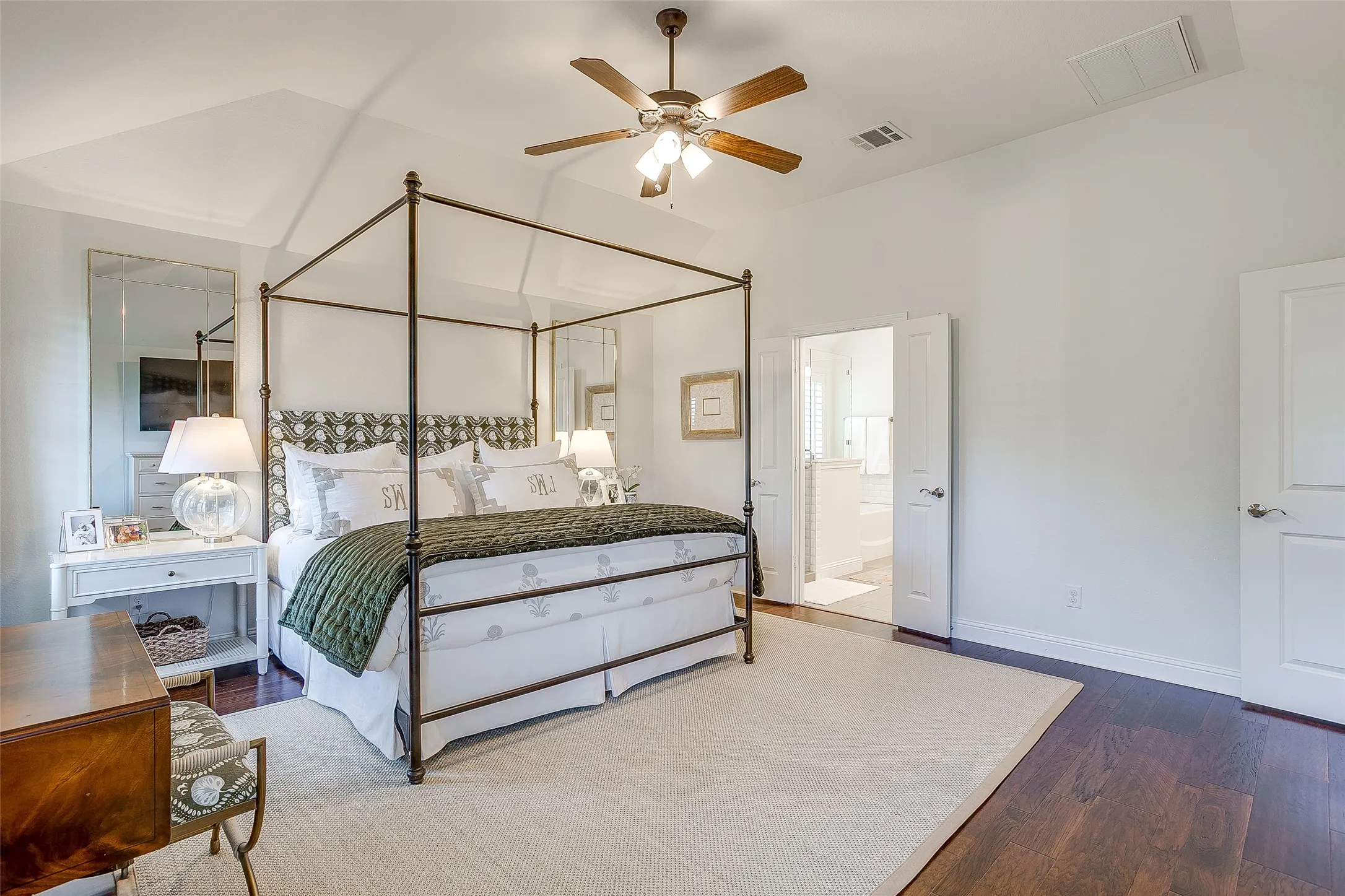 Single Family Residence For Sale in Parker County , 560 Point Vista Drive, Aledo, Texas 76008, 4 Bedroom, 3 Bathroom, 3 Garage spaces, 2,636 Sqft, built in 2019, mls#21358520, Real Estate Agent in Aledo, Homes For Sale in Parker county, Homes For Sale in Aledo, Realtor in Aledo Texas, Real Estate Brokerage Independent Realty Texas, Luminita Cordes Realtor