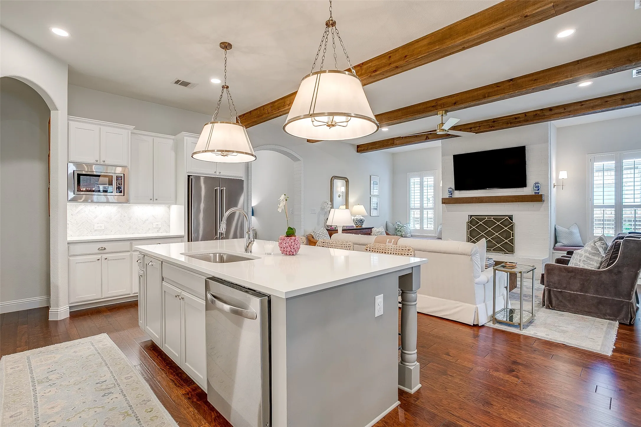 Single Family Residence For Sale in Parker County , 560 Point Vista Drive, Aledo, Texas 76008, 4 Bedroom, 3 Bathroom, 3 Garage spaces, 2,636 Sqft, built in 2019, mls#21358520, Real Estate Agent in Aledo, Homes For Sale in Parker county, Homes For Sale in Aledo, Realtor in Aledo Texas, Real Estate Brokerage Independent Realty Texas, Luminita Cordes Realtor