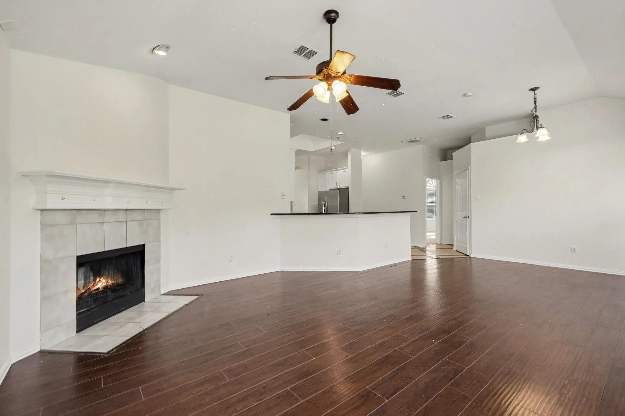Single Family Residence For Rent in Collin County , 10112 Asheboro Street, Frisco, Texas 75035, 3 Bedroom, 2 Bathroom, 3 Garage spaces, 2,091 Sqft, built in 1999, mls#21360092, Real Estate Agent in Frisco, Homes For Rent in Collin county, Homes For Rent in Frisco, Realtor in Frisco Texas, Real Estate Brokerage Independent Realty Texas, Luminita Cordes Realtor