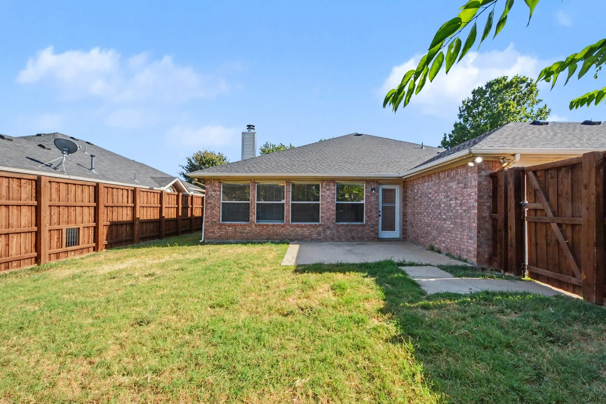 Single Family Residence For Rent in Collin County , 10112 Asheboro Street, Frisco, Texas 75035, 3 Bedroom, 2 Bathroom, 3 Garage spaces, 2,091 Sqft, built in 1999, mls#21360092, Real Estate Agent in Frisco, Homes For Rent in Collin county, Homes For Rent in Frisco, Realtor in Frisco Texas, Real Estate Brokerage Independent Realty Texas, Luminita Cordes Realtor