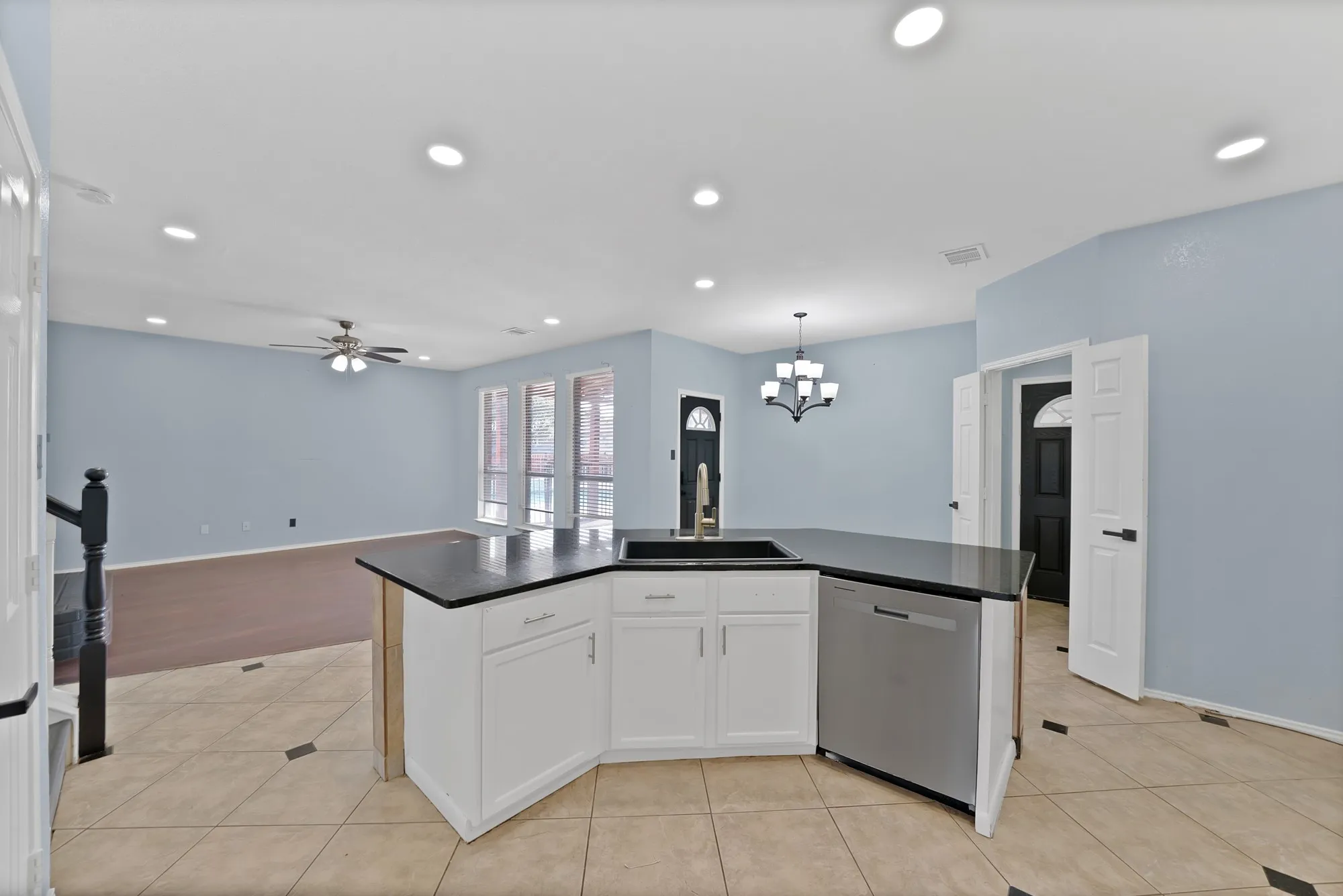 Single Family Residence For Sale in Dallas County , 3314 Springleaf Drive, Mesquite, Texas 75181, 4 Bedroom, 4 Bathroom, 2 Garage spaces, 2,619 Sqft, built in 1999, mls#21360096, Real Estate Agent in Mesquite, Homes For Sale in Dallas county, Homes For Sale in Mesquite, Realtor in Mesquite Texas, Real Estate Brokerage Independent Realty Texas, Luminita Cordes Realtor