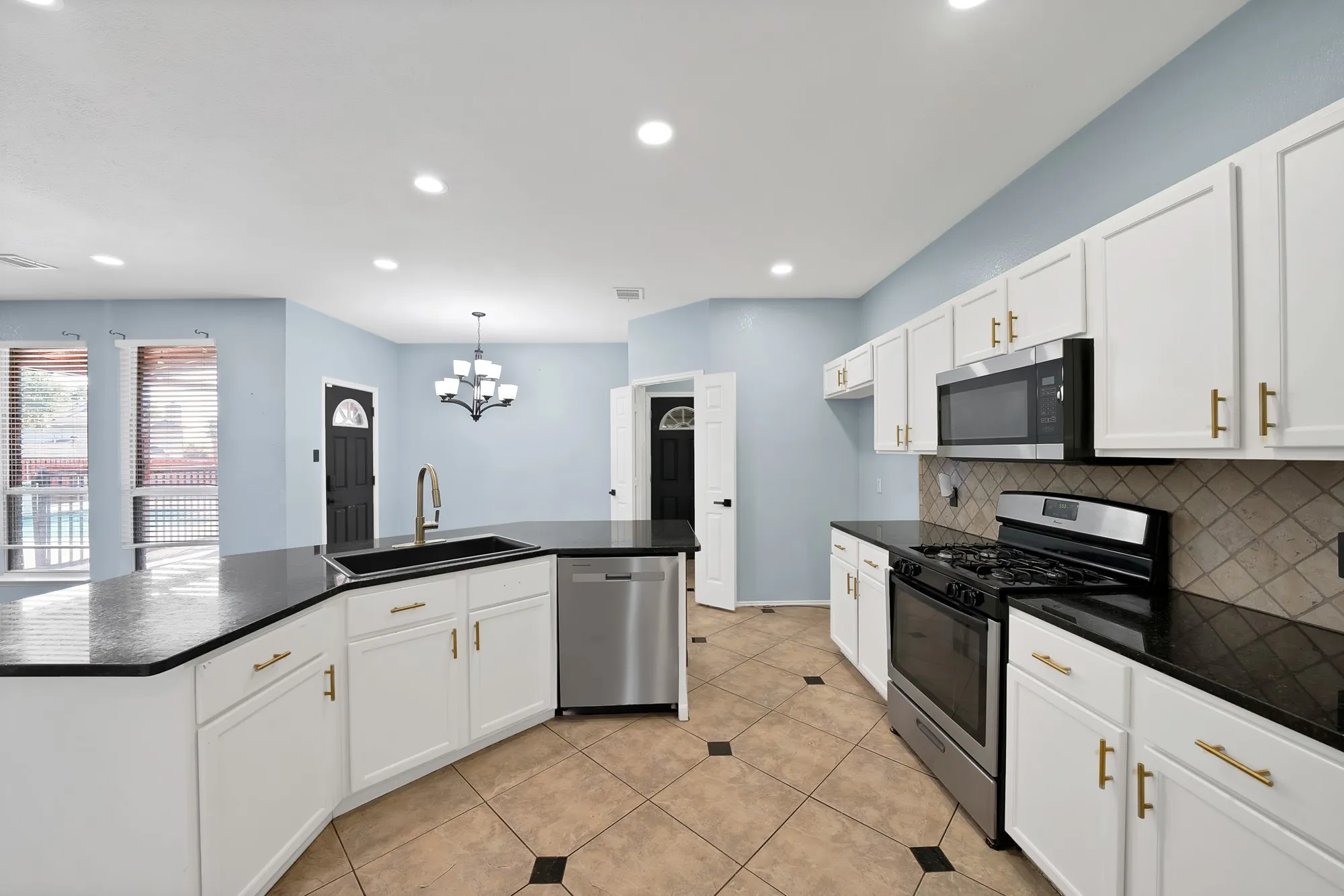 Single Family Residence For Sale in Dallas County , 3314 Springleaf Drive, Mesquite, Texas 75181, 4 Bedroom, 4 Bathroom, 2 Garage spaces, 2,619 Sqft, built in 1999, mls#21360096, Real Estate Agent in Mesquite, Homes For Sale in Dallas county, Homes For Sale in Mesquite, Realtor in Mesquite Texas, Real Estate Brokerage Independent Realty Texas, Luminita Cordes Realtor