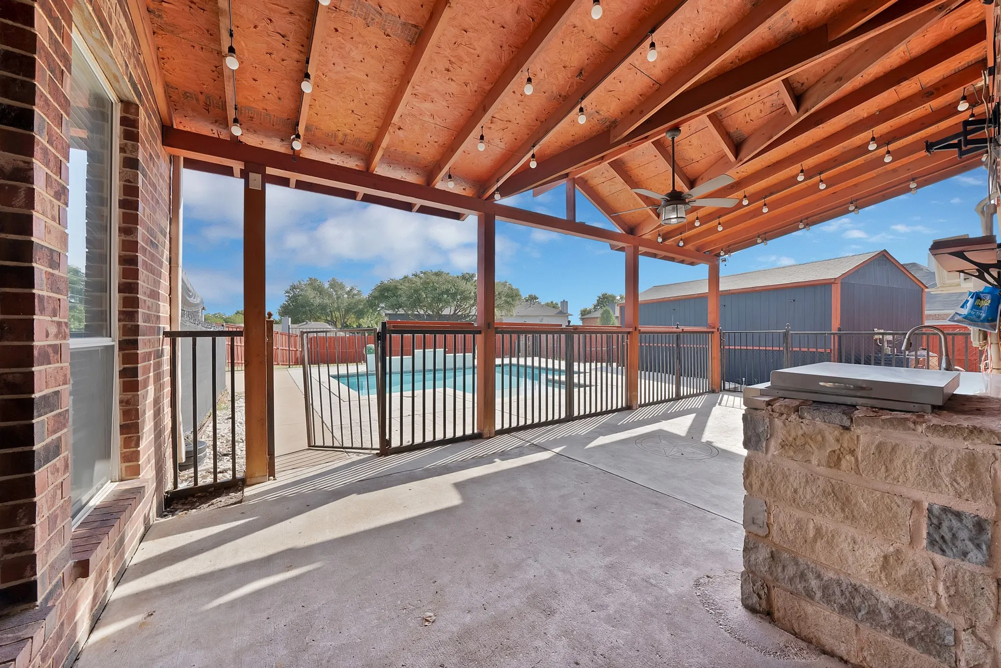 Single Family Residence For Sale in Dallas County , 3314 Springleaf Drive, Mesquite, Texas 75181, 4 Bedroom, 4 Bathroom, 2 Garage spaces, 2,619 Sqft, built in 1999, mls#21360096, Real Estate Agent in Mesquite, Homes For Sale in Dallas county, Homes For Sale in Mesquite, Realtor in Mesquite Texas, Real Estate Brokerage Independent Realty Texas, Luminita Cordes Realtor
