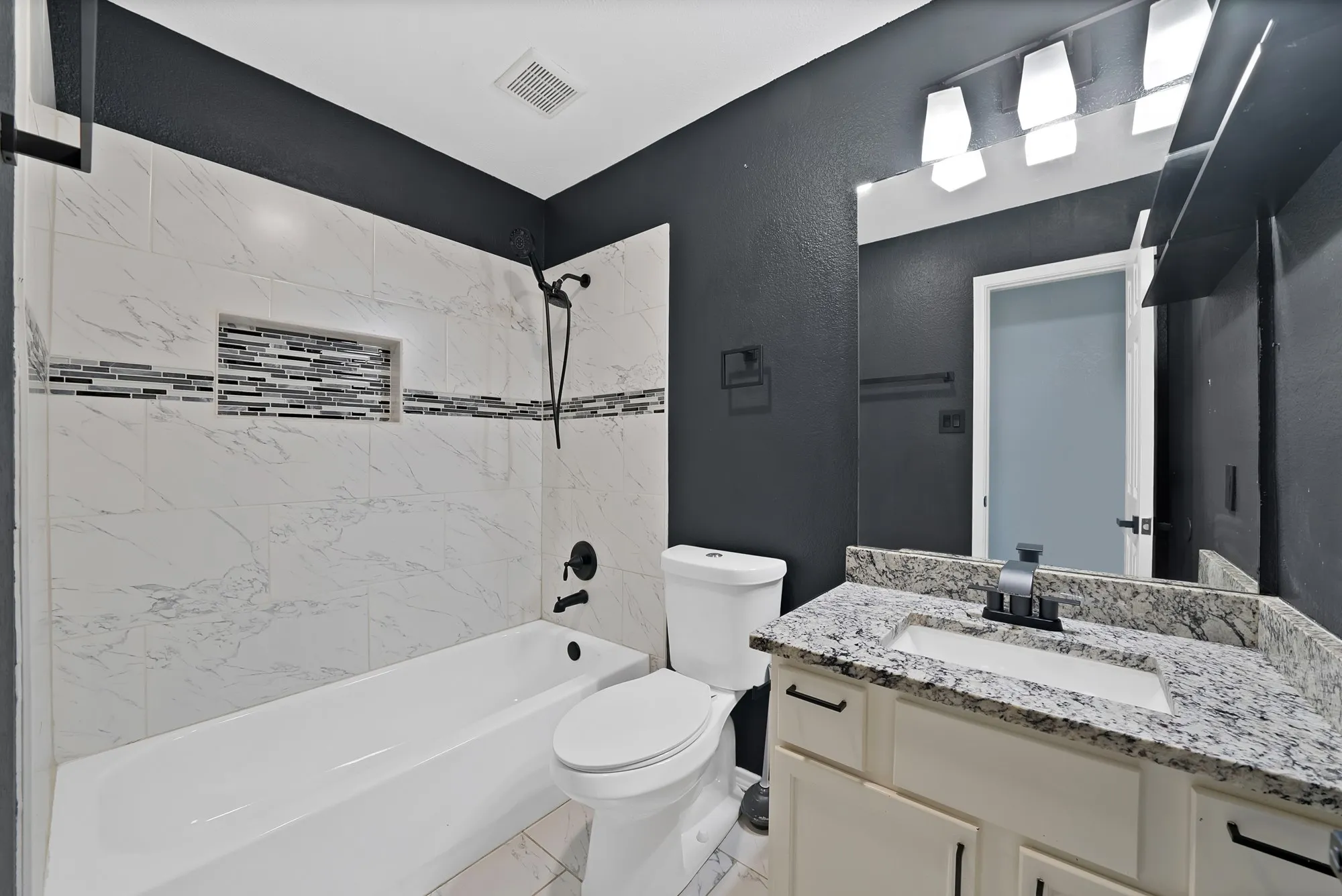 Single Family Residence For Sale in Dallas County , 3314 Springleaf Drive, Mesquite, Texas 75181, 4 Bedroom, 4 Bathroom, 2 Garage spaces, 2,619 Sqft, built in 1999, mls#21360096, Real Estate Agent in Mesquite, Homes For Sale in Dallas county, Homes For Sale in Mesquite, Realtor in Mesquite Texas, Real Estate Brokerage Independent Realty Texas, Luminita Cordes Realtor
