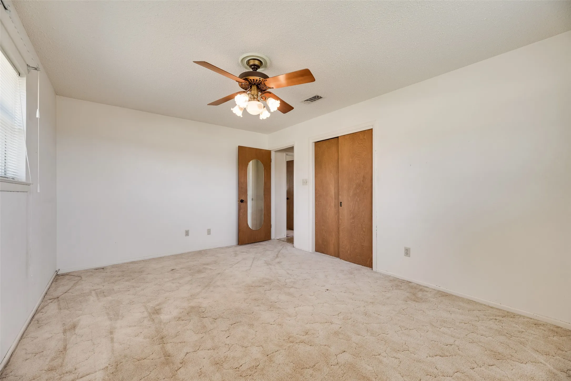 Single Family Residence For Sale in Tarrant County , 520 Pecan Street, Crowley, Texas 76036, 3 Bedroom, 2 Bathroom, 2 Garage spaces, 1,366 Sqft, built in 1967, mls#21358823, Real Estate Agent in Crowley, Homes For Sale in Tarrant county, Homes For Sale in Crowley, Realtor in Crowley Texas, Real Estate Brokerage Independent Realty Texas, Luminita Cordes Realtor