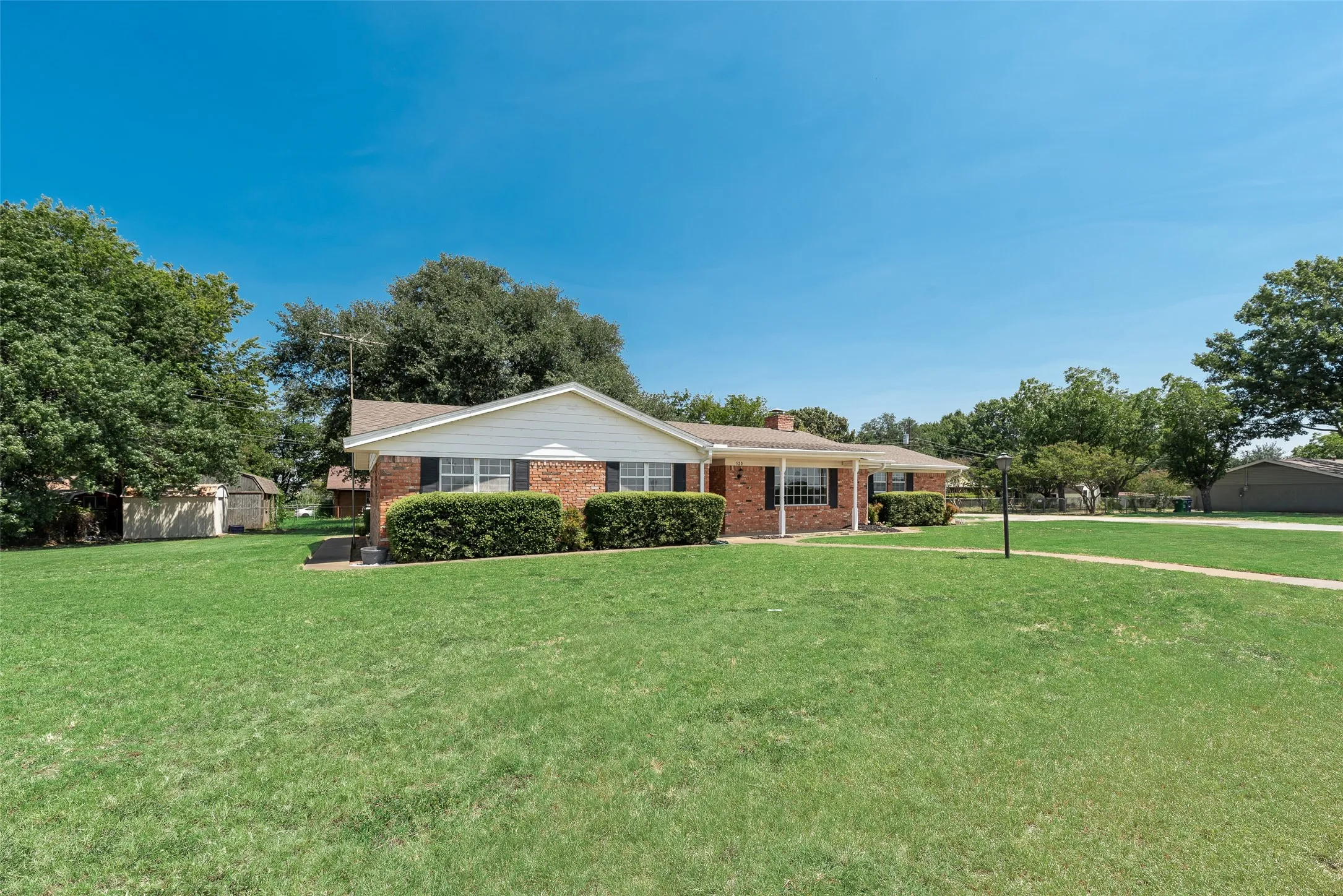 Single Family Residence For Sale in Tarrant County , 520 Pecan Street, Crowley, Texas 76036, 3 Bedroom, 2 Bathroom, 2 Garage spaces, 1,366 Sqft, built in 1967, mls#21358823, Real Estate Agent in Crowley, Homes For Sale in Tarrant county, Homes For Sale in Crowley, Realtor in Crowley Texas, Real Estate Brokerage Independent Realty Texas, Luminita Cordes Realtor