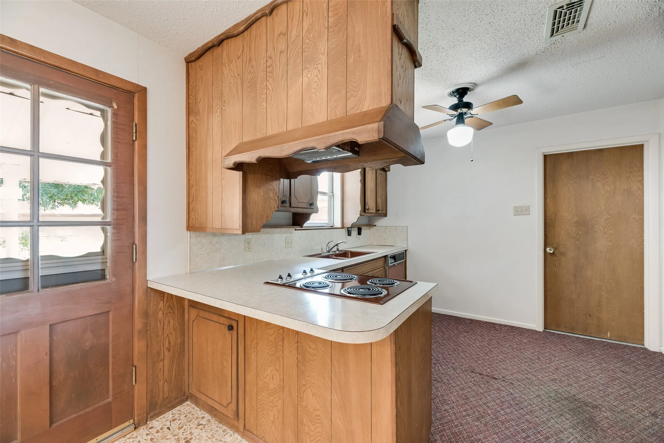 Single Family Residence For Sale in Tarrant County , 520 Pecan Street, Crowley, Texas 76036, 3 Bedroom, 2 Bathroom, 2 Garage spaces, 1,366 Sqft, built in 1967, mls#21358823, Real Estate Agent in Crowley, Homes For Sale in Tarrant county, Homes For Sale in Crowley, Realtor in Crowley Texas, Real Estate Brokerage Independent Realty Texas, Luminita Cordes Realtor