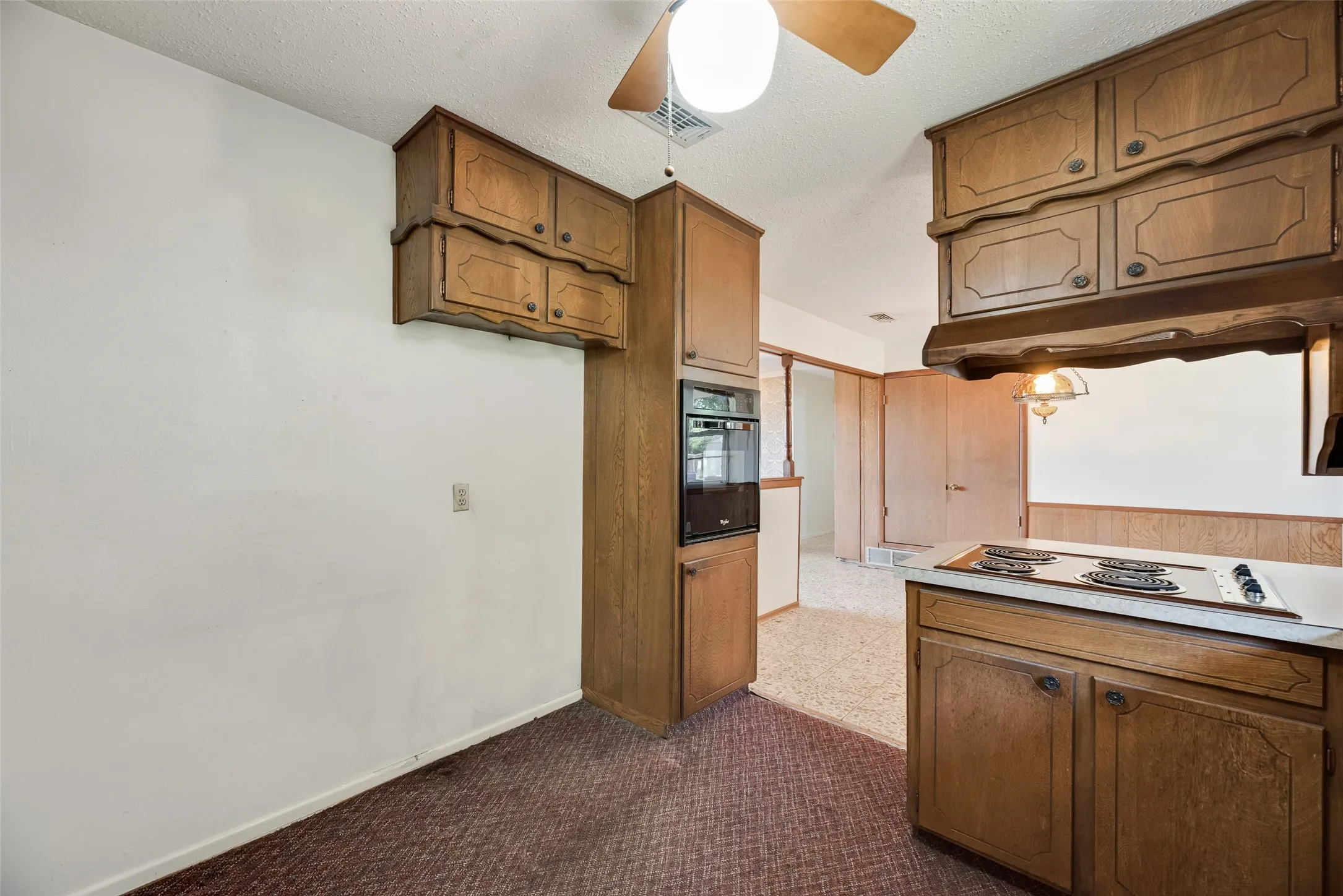Single Family Residence For Sale in Tarrant County , 520 Pecan Street, Crowley, Texas 76036, 3 Bedroom, 2 Bathroom, 2 Garage spaces, 1,366 Sqft, built in 1967, mls#21358823, Real Estate Agent in Crowley, Homes For Sale in Tarrant county, Homes For Sale in Crowley, Realtor in Crowley Texas, Real Estate Brokerage Independent Realty Texas, Luminita Cordes Realtor