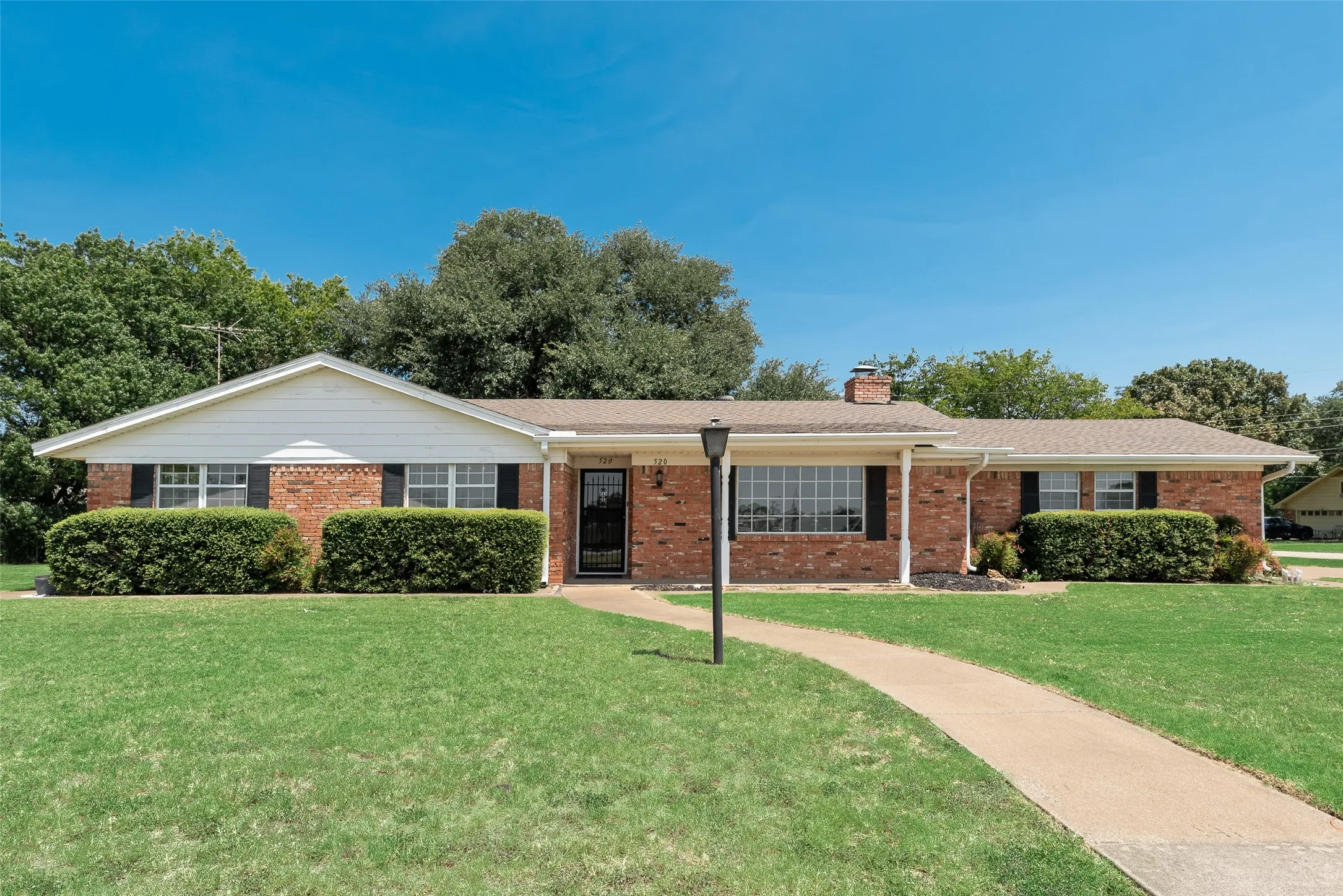 Single Family Residence For Sale in Tarrant County , 520 Pecan Street, Crowley, Texas 76036, 3 Bedroom, 2 Bathroom, 2 Garage spaces, 1,366 Sqft, built in 1967, mls#21358823, Real Estate Agent in Crowley, Homes For Sale in Tarrant county, Homes For Sale in Crowley, Realtor in Crowley Texas, Real Estate Brokerage Independent Realty Texas, Luminita Cordes Realtor