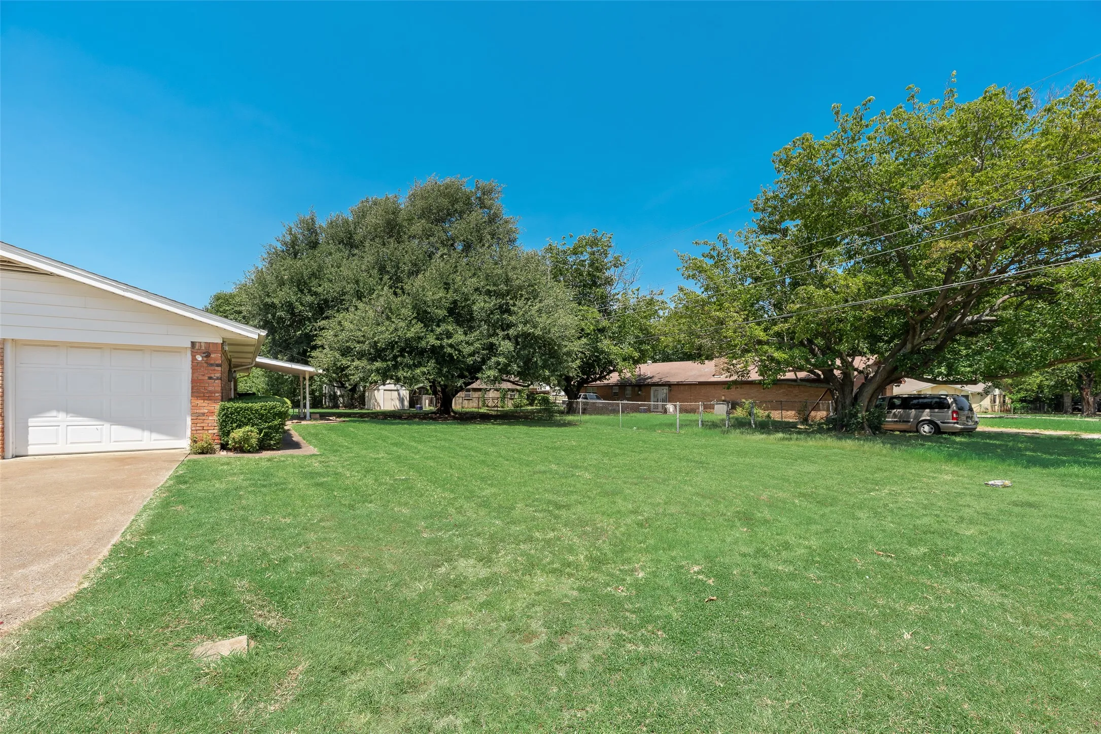 Single Family Residence For Sale in Tarrant County , 520 Pecan Street, Crowley, Texas 76036, 3 Bedroom, 2 Bathroom, 2 Garage spaces, 1,366 Sqft, built in 1967, mls#21358823, Real Estate Agent in Crowley, Homes For Sale in Tarrant county, Homes For Sale in Crowley, Realtor in Crowley Texas, Real Estate Brokerage Independent Realty Texas, Luminita Cordes Realtor