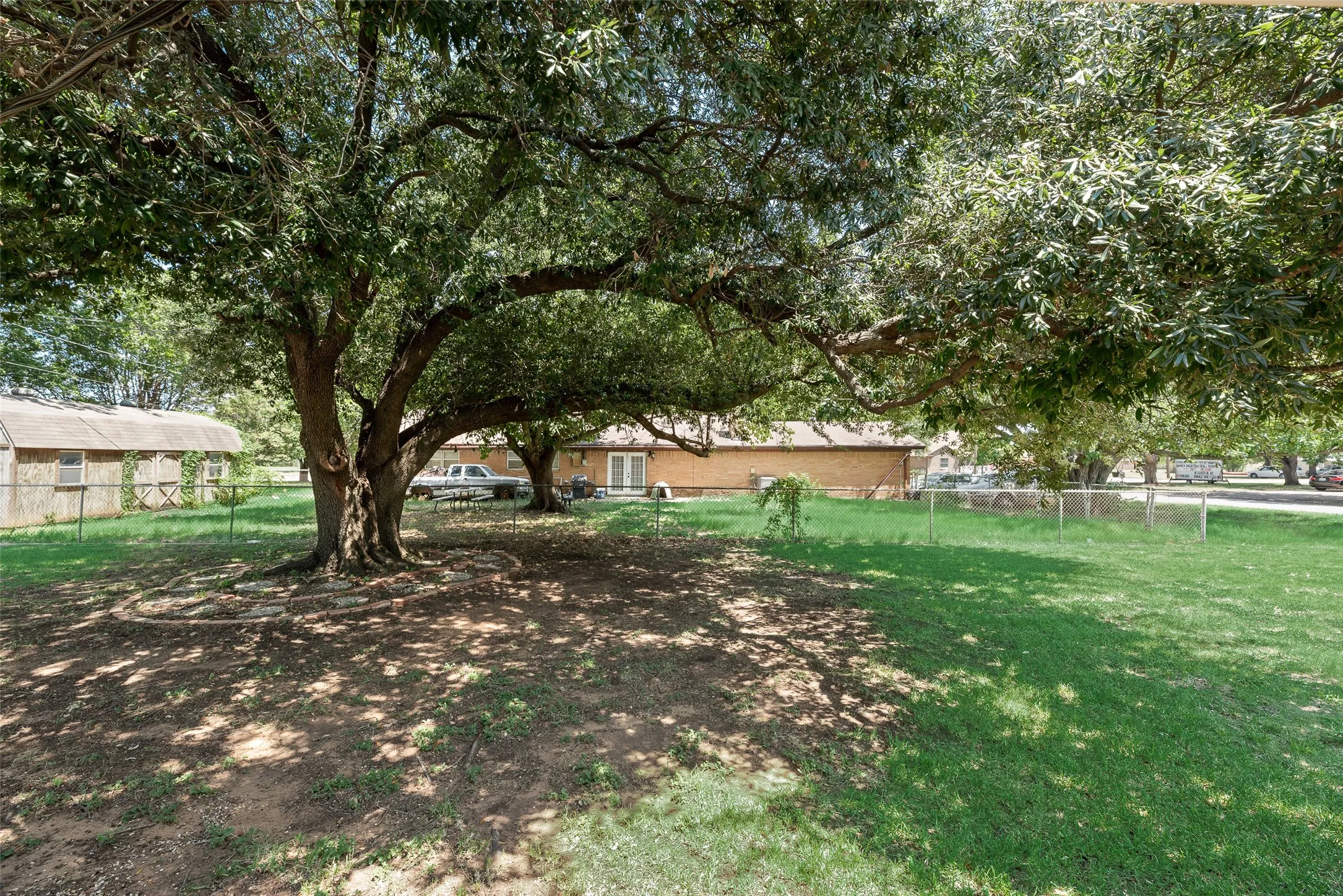 Single Family Residence For Sale in Tarrant County , 520 Pecan Street, Crowley, Texas 76036, 3 Bedroom, 2 Bathroom, 2 Garage spaces, 1,366 Sqft, built in 1967, mls#21358823, Real Estate Agent in Crowley, Homes For Sale in Tarrant county, Homes For Sale in Crowley, Realtor in Crowley Texas, Real Estate Brokerage Independent Realty Texas, Luminita Cordes Realtor