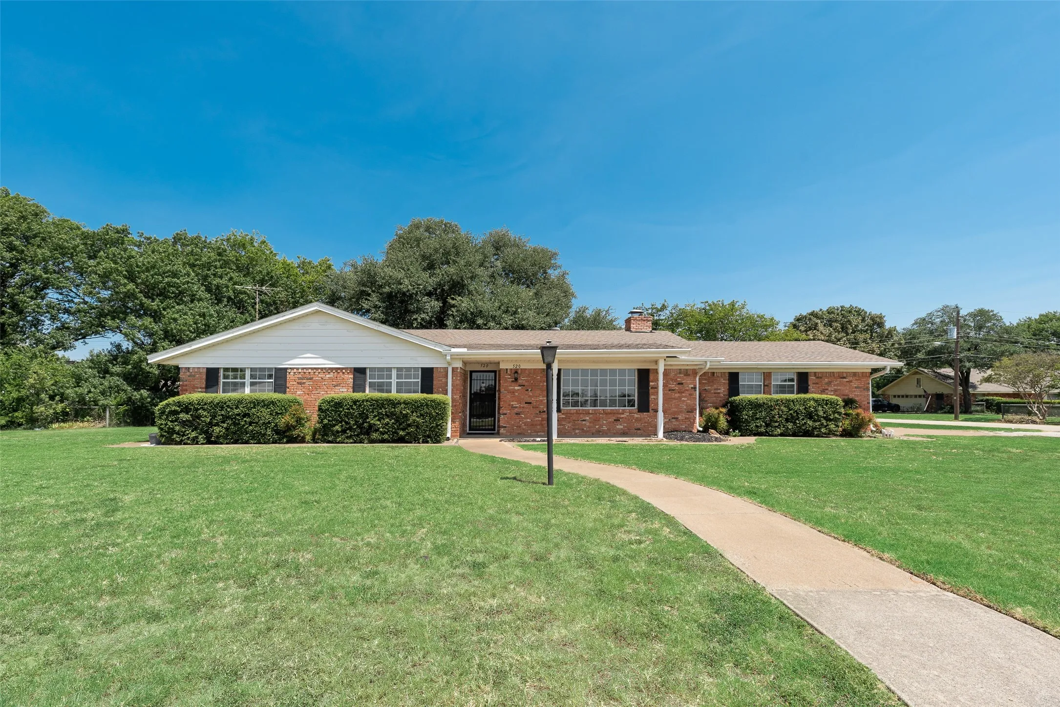 Single Family Residence For Sale in Tarrant County , 520 Pecan Street, Crowley, Texas 76036, 3 Bedroom, 2 Bathroom, 2 Garage spaces, 1,366 Sqft, built in 1967, mls#21358823, Real Estate Agent in Crowley, Homes For Sale in Tarrant county, Homes For Sale in Crowley, Realtor in Crowley Texas, Real Estate Brokerage Independent Realty Texas, Luminita Cordes Realtor