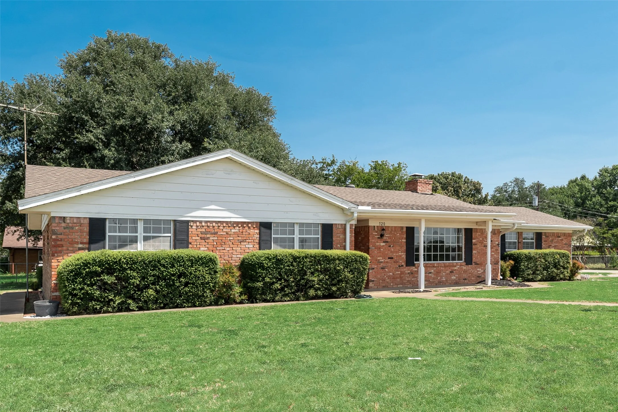 Single Family Residence For Sale in Tarrant County , 520 Pecan Street, Crowley, Texas 76036, 3 Bedroom, 2 Bathroom, 2 Garage spaces, 1,366 Sqft, built in 1967, mls#21358823, Real Estate Agent in Crowley, Homes For Sale in Tarrant county, Homes For Sale in Crowley, Realtor in Crowley Texas, Real Estate Brokerage Independent Realty Texas, Luminita Cordes Realtor