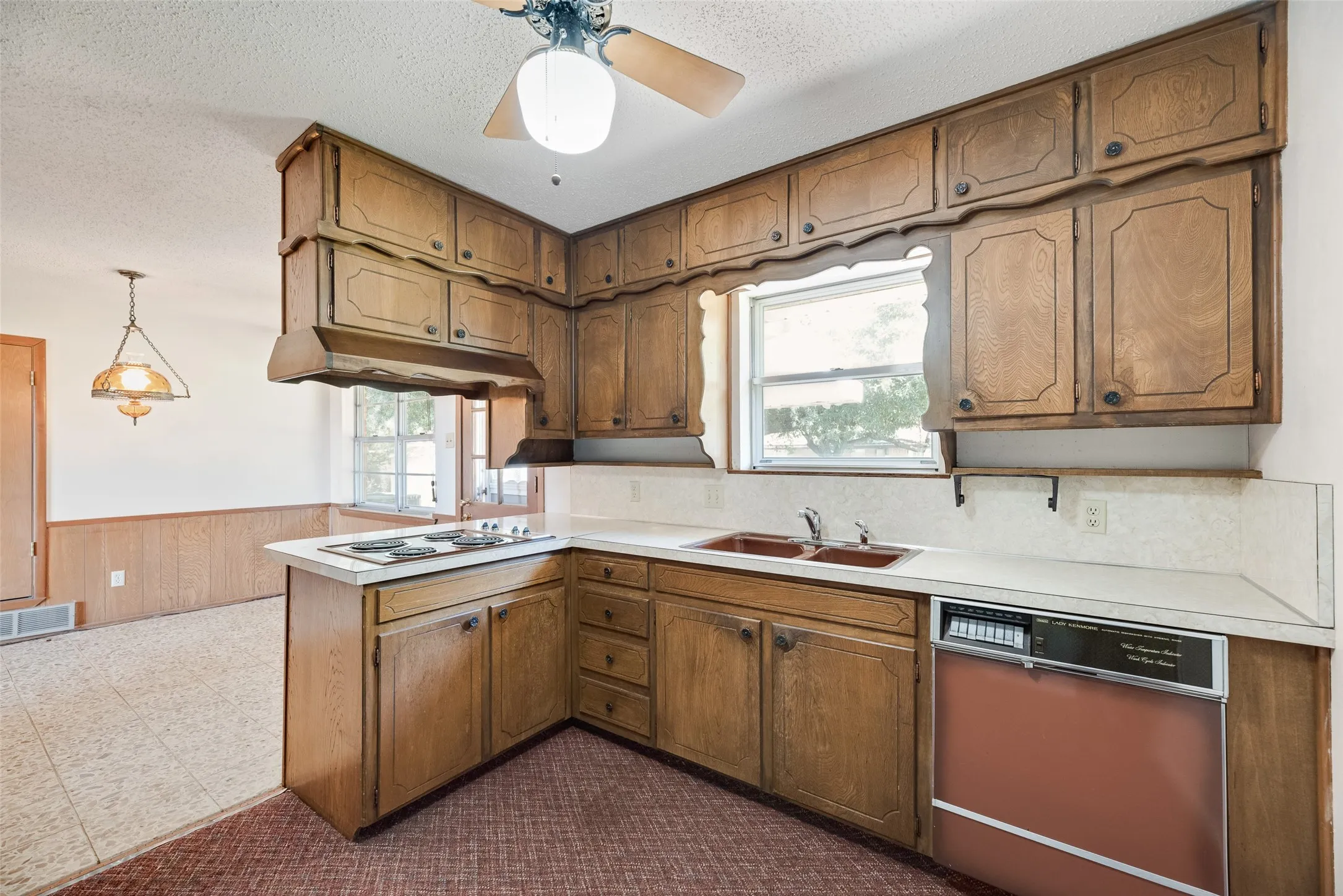 Single Family Residence For Sale in Tarrant County , 520 Pecan Street, Crowley, Texas 76036, 3 Bedroom, 2 Bathroom, 2 Garage spaces, 1,366 Sqft, built in 1967, mls#21358823, Real Estate Agent in Crowley, Homes For Sale in Tarrant county, Homes For Sale in Crowley, Realtor in Crowley Texas, Real Estate Brokerage Independent Realty Texas, Luminita Cordes Realtor