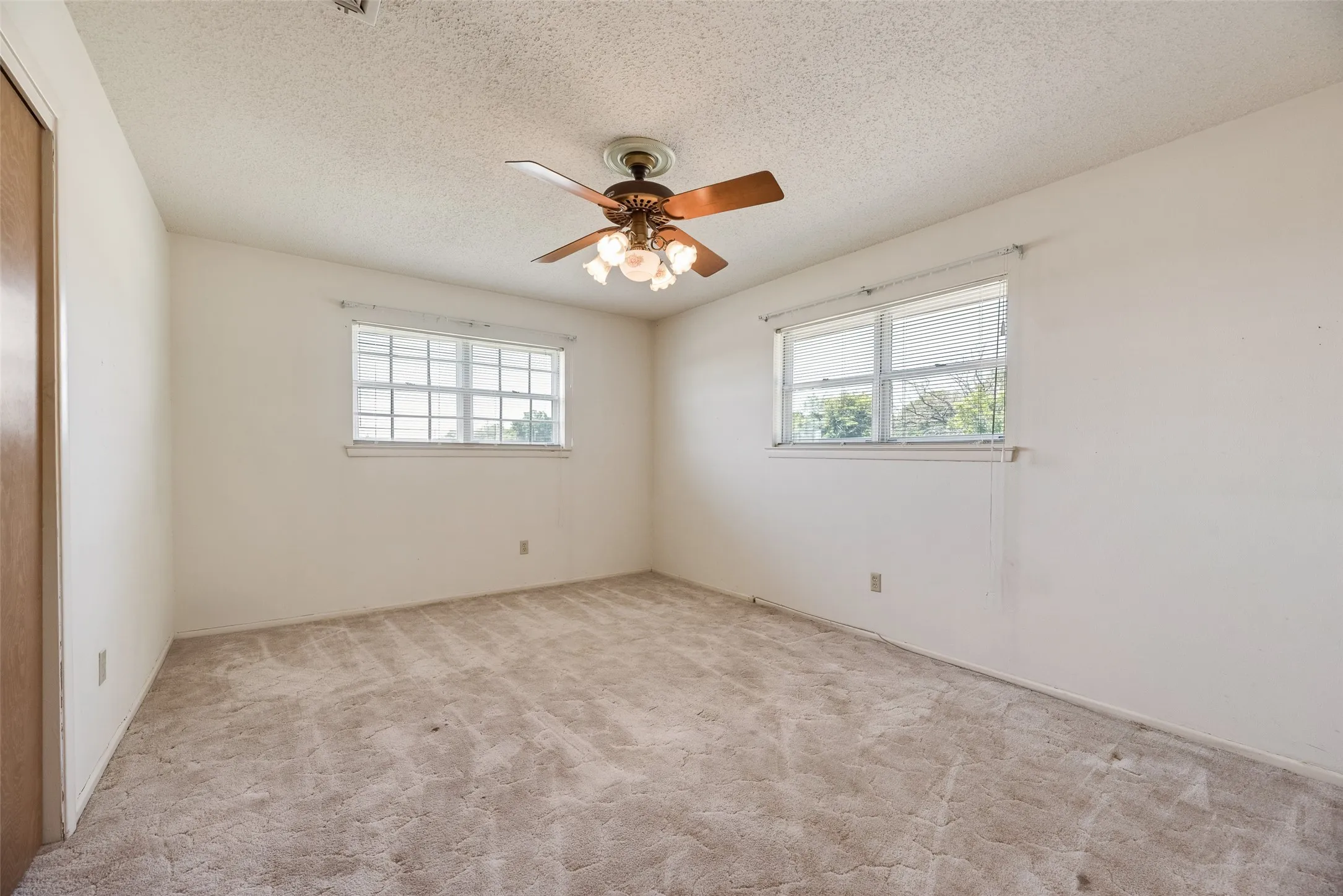 Single Family Residence For Sale in Tarrant County , 520 Pecan Street, Crowley, Texas 76036, 3 Bedroom, 2 Bathroom, 2 Garage spaces, 1,366 Sqft, built in 1967, mls#21358823, Real Estate Agent in Crowley, Homes For Sale in Tarrant county, Homes For Sale in Crowley, Realtor in Crowley Texas, Real Estate Brokerage Independent Realty Texas, Luminita Cordes Realtor