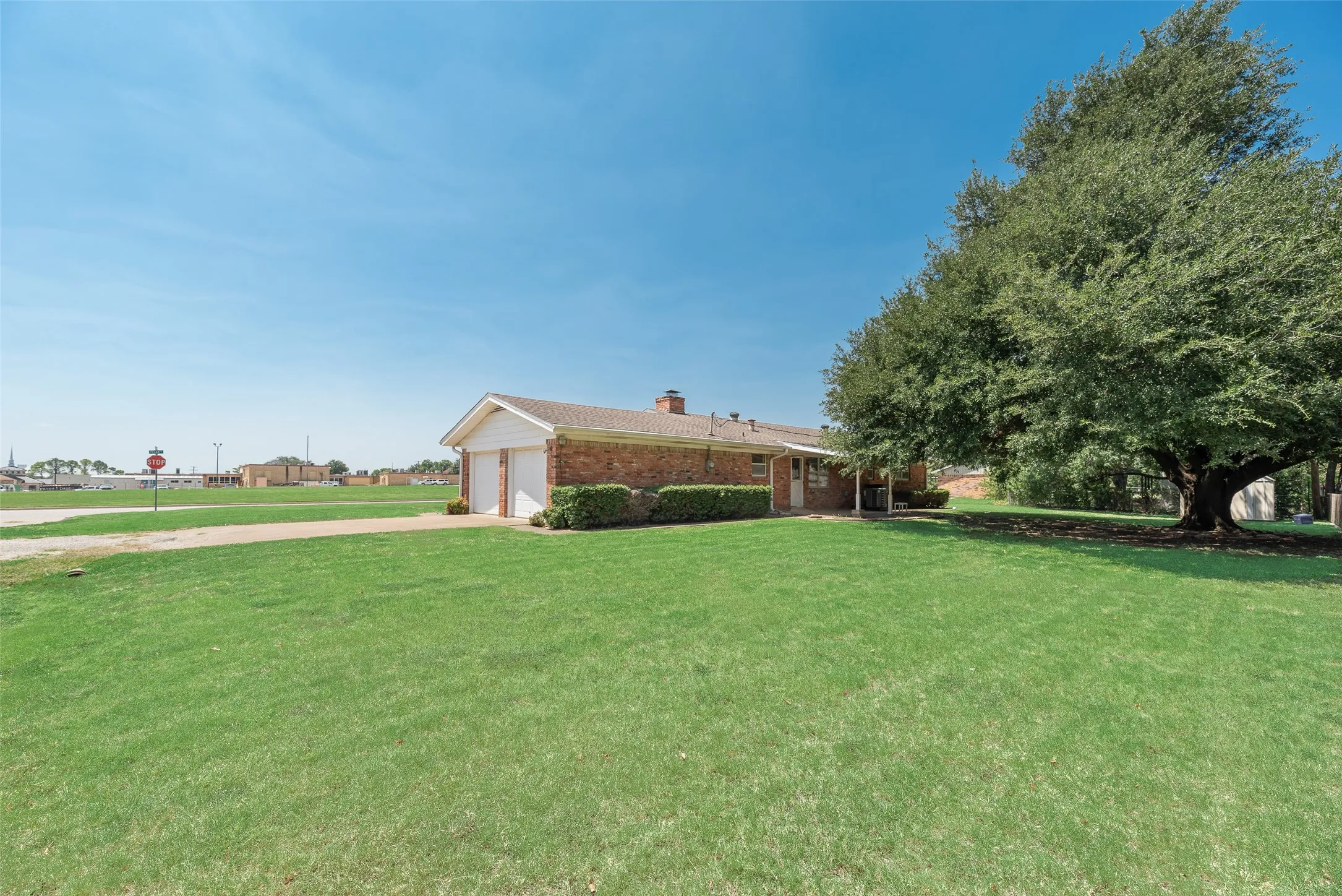 Single Family Residence For Sale in Tarrant County , 520 Pecan Street, Crowley, Texas 76036, 3 Bedroom, 2 Bathroom, 2 Garage spaces, 1,366 Sqft, built in 1967, mls#21358823, Real Estate Agent in Crowley, Homes For Sale in Tarrant county, Homes For Sale in Crowley, Realtor in Crowley Texas, Real Estate Brokerage Independent Realty Texas, Luminita Cordes Realtor