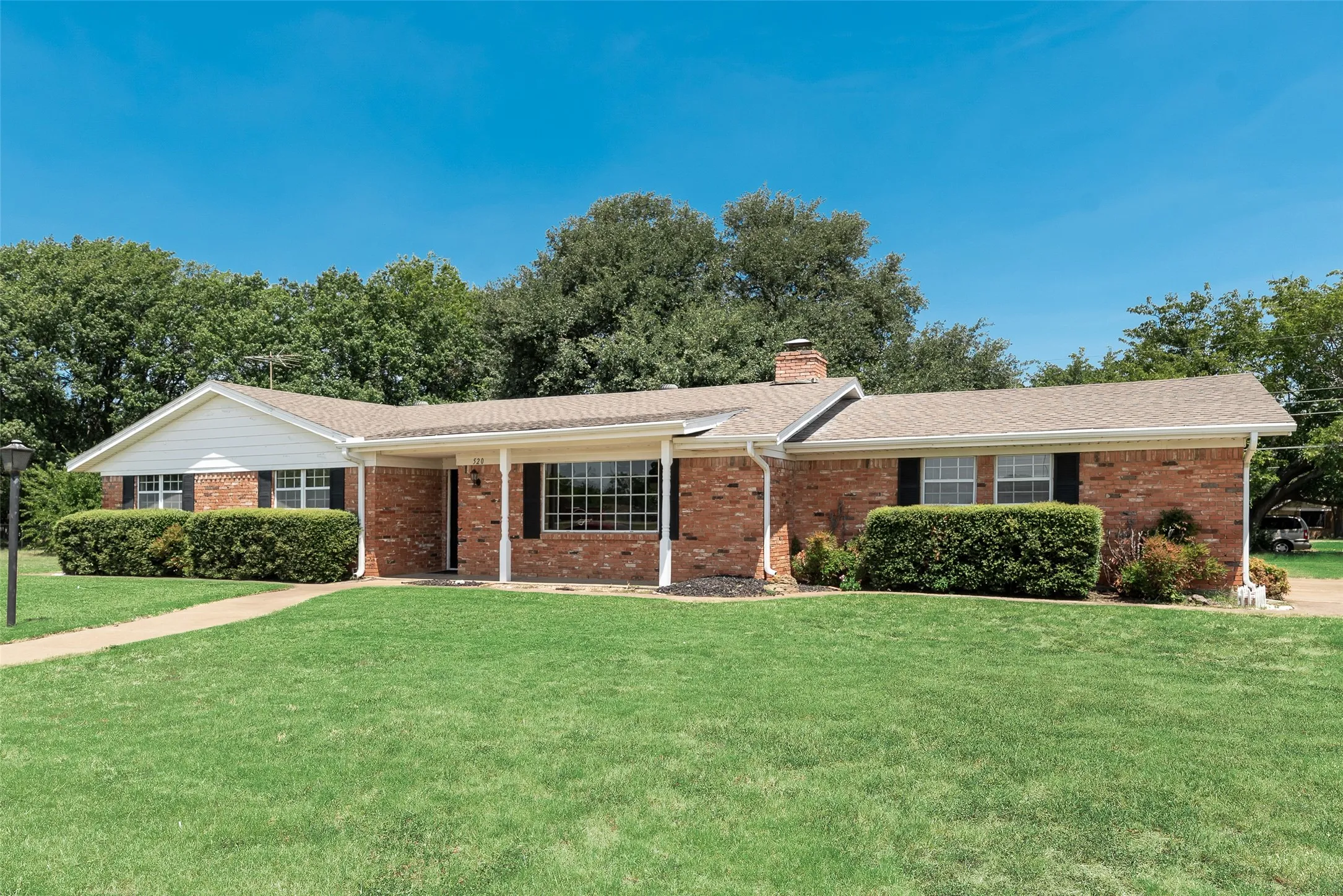Single Family Residence For Sale in Tarrant County , 520 Pecan Street, Crowley, Texas 76036, 3 Bedroom, 2 Bathroom, 2 Garage spaces, 1,366 Sqft, built in 1967, mls#21358823, Real Estate Agent in Crowley, Homes For Sale in Tarrant county, Homes For Sale in Crowley, Realtor in Crowley Texas, Real Estate Brokerage Independent Realty Texas, Luminita Cordes Realtor