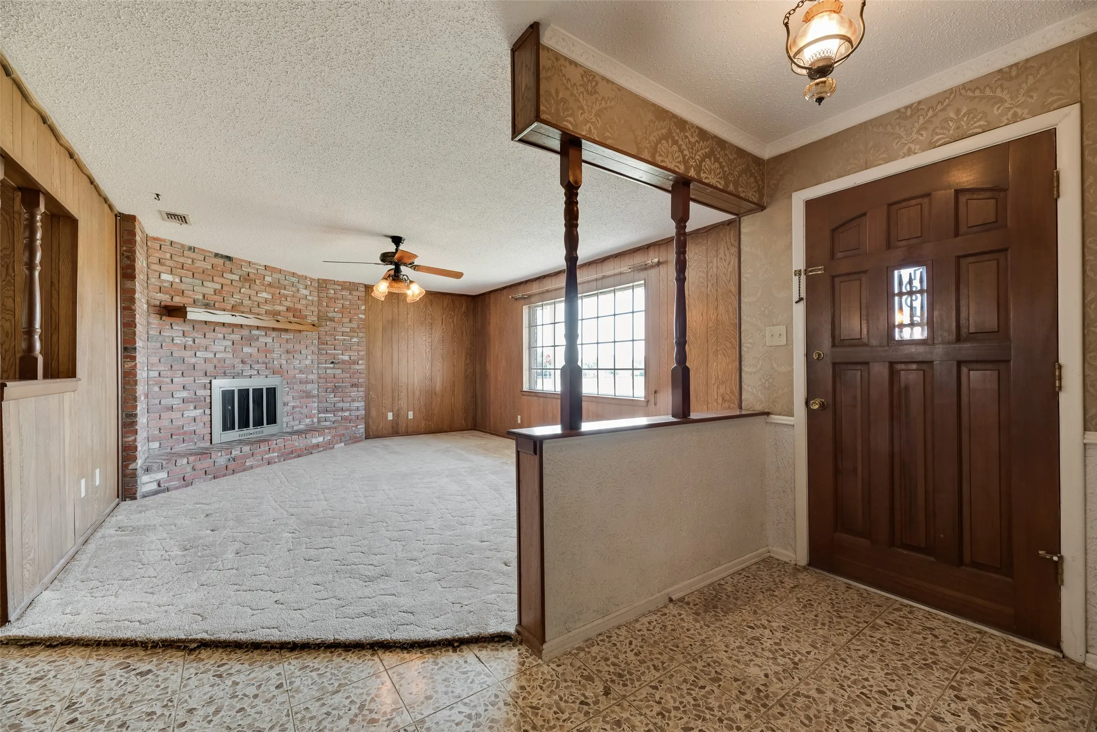 Single Family Residence For Sale in Tarrant County , 520 Pecan Street, Crowley, Texas 76036, 3 Bedroom, 2 Bathroom, 2 Garage spaces, 1,366 Sqft, built in 1967, mls#21358823, Real Estate Agent in Crowley, Homes For Sale in Tarrant county, Homes For Sale in Crowley, Realtor in Crowley Texas, Real Estate Brokerage Independent Realty Texas, Luminita Cordes Realtor