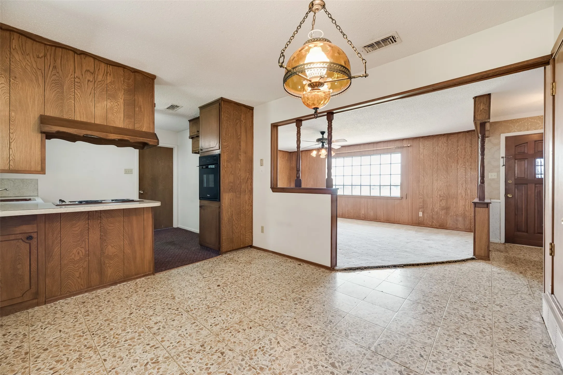 Single Family Residence For Sale in Tarrant County , 520 Pecan Street, Crowley, Texas 76036, 3 Bedroom, 2 Bathroom, 2 Garage spaces, 1,366 Sqft, built in 1967, mls#21358823, Real Estate Agent in Crowley, Homes For Sale in Tarrant county, Homes For Sale in Crowley, Realtor in Crowley Texas, Real Estate Brokerage Independent Realty Texas, Luminita Cordes Realtor