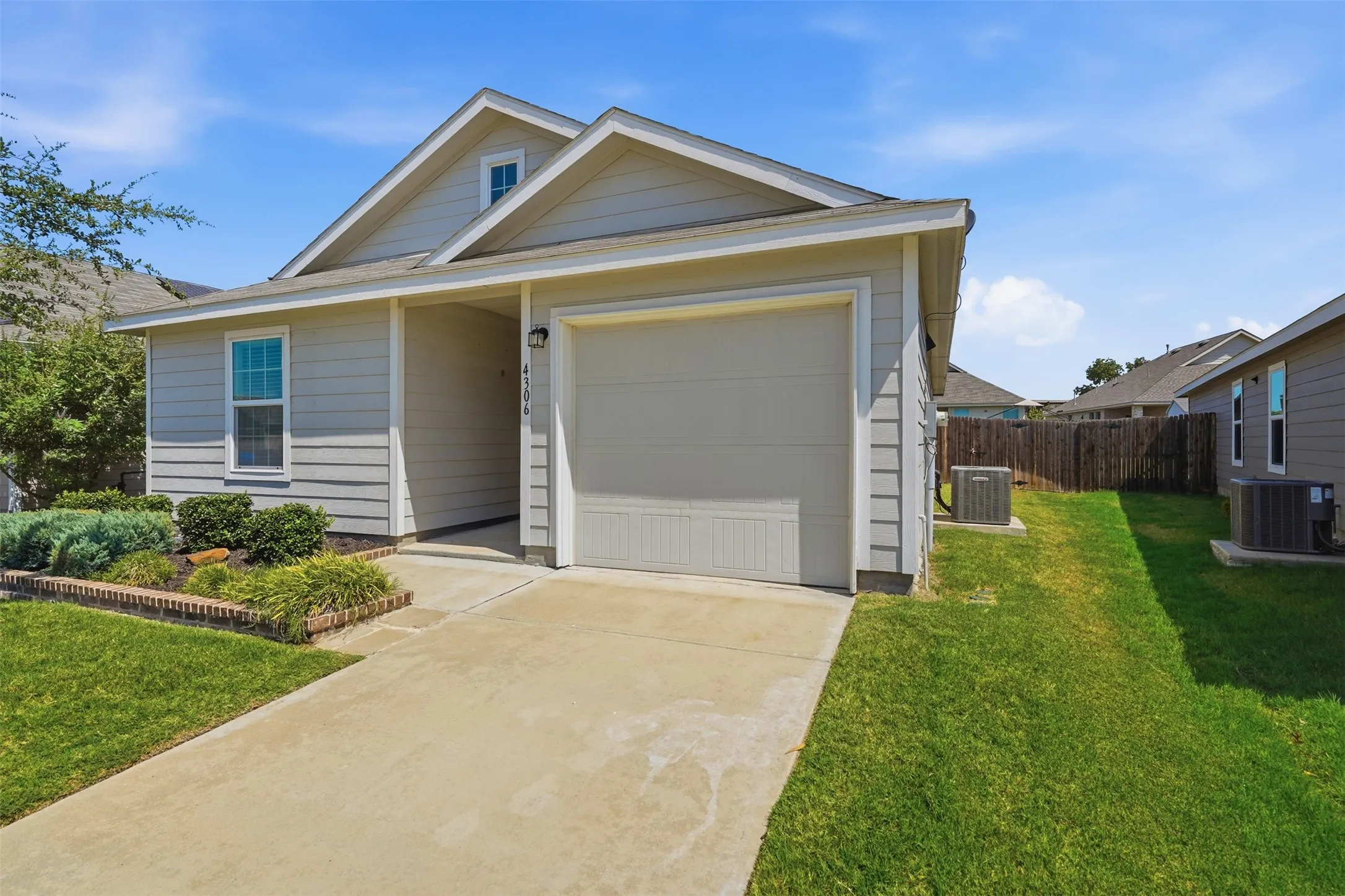 Single Family Residence For Sale in Kaufman County , 4306 Johnstown Lane, Forney, Texas 75126, 3 Bedroom, 2 Bathroom, 1 Garage spaces, 1,175 Sqft, built in 2020, mls#21357797, Real Estate Agent in Forney, Homes For Sale in Kaufman county, Homes For Sale in Forney, Realtor in Forney Texas, Real Estate Brokerage Independent Realty Texas, Luminita Cordes Realtor
