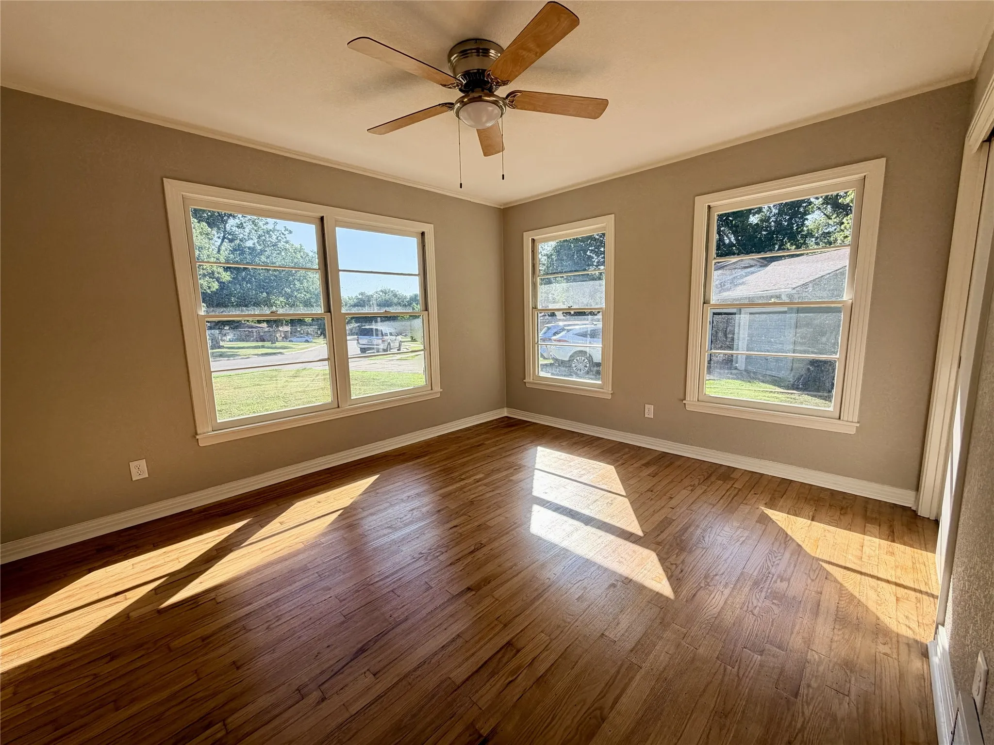 Single Family Residence For Rent in Navarro County , 2922 College Circle, Corsicana, Texas 75110, 4 Bedroom, 3 Bathroom, Garage spaces, 1,900 Sqft, built in 1960, mls#21359594, Real Estate Agent in Corsicana, Homes For Rent in Navarro county, Homes For Rent in Corsicana, Realtor in Corsicana Texas, Real Estate Brokerage Independent Realty Texas, Luminita Cordes Realtor