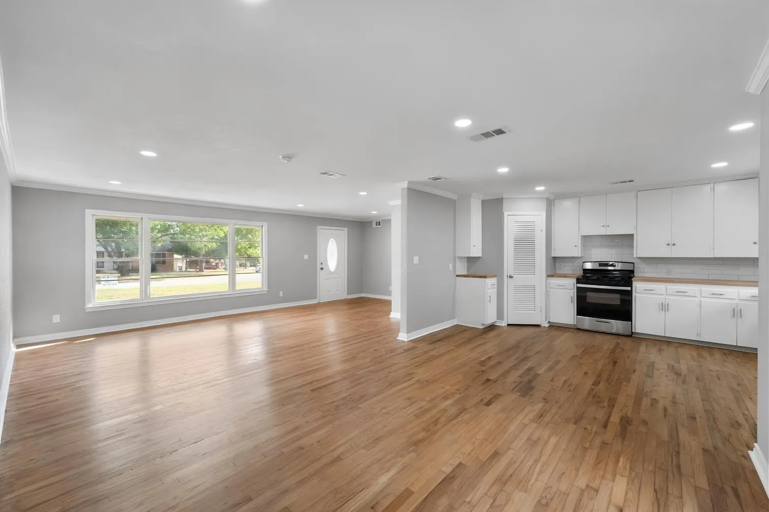 Single Family Residence For Rent in Navarro County , 2922 College Circle, Corsicana, Texas 75110, 4 Bedroom, 3 Bathroom, Garage spaces, 1,900 Sqft, built in 1960, mls#21359594, Real Estate Agent in Corsicana, Homes For Rent in Navarro county, Homes For Rent in Corsicana, Realtor in Corsicana Texas, Real Estate Brokerage Independent Realty Texas, Luminita Cordes Realtor