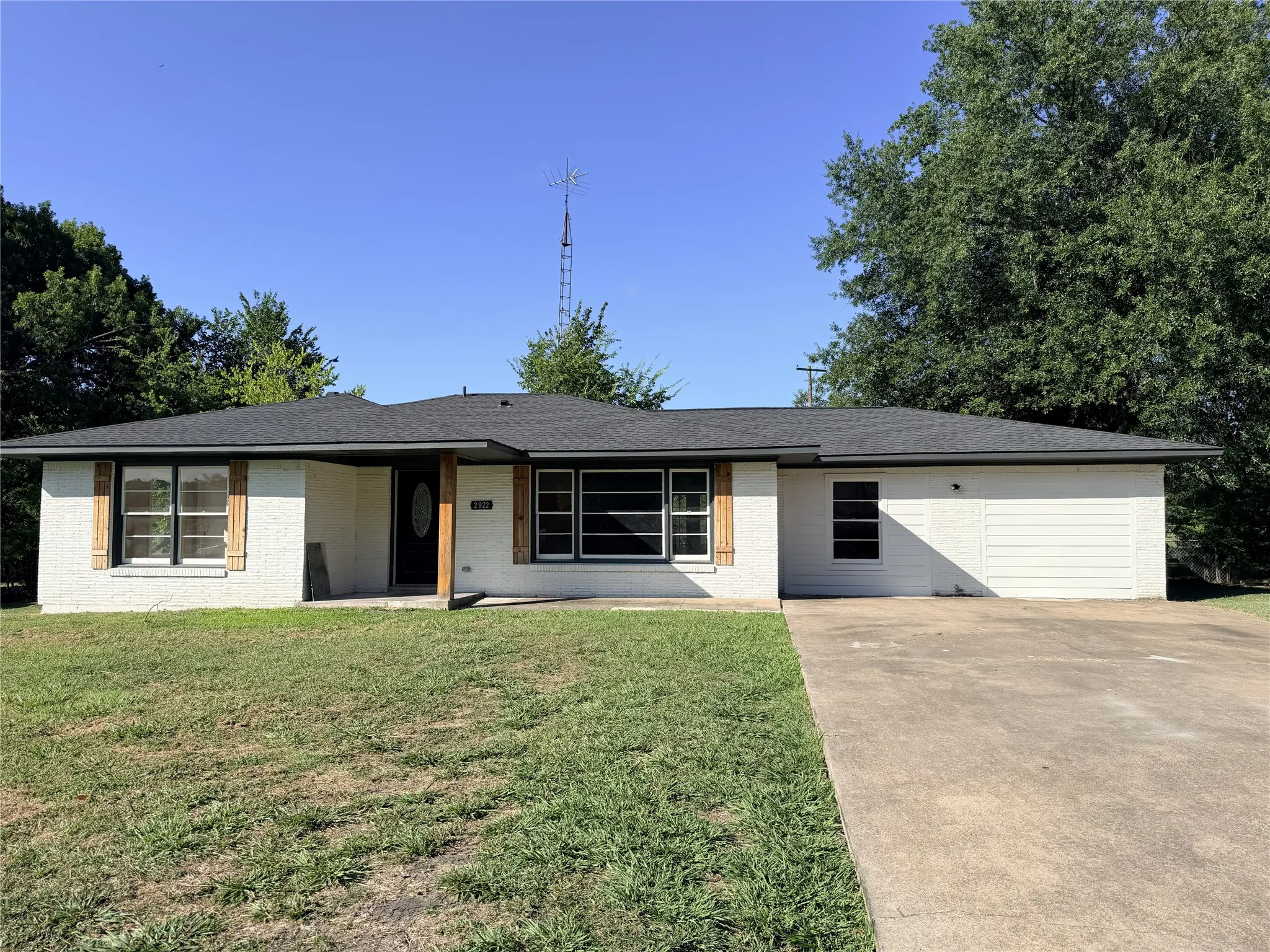 Single Family Residence For Rent in Navarro County , 2922 College Circle, Corsicana, Texas 75110, 4 Bedroom, 3 Bathroom, Garage spaces, 1,900 Sqft, built in 1960, mls#21359594, Real Estate Agent in Corsicana, Homes For Rent in Navarro county, Homes For Rent in Corsicana, Realtor in Corsicana Texas, Real Estate Brokerage Independent Realty Texas, Luminita Cordes Realtor