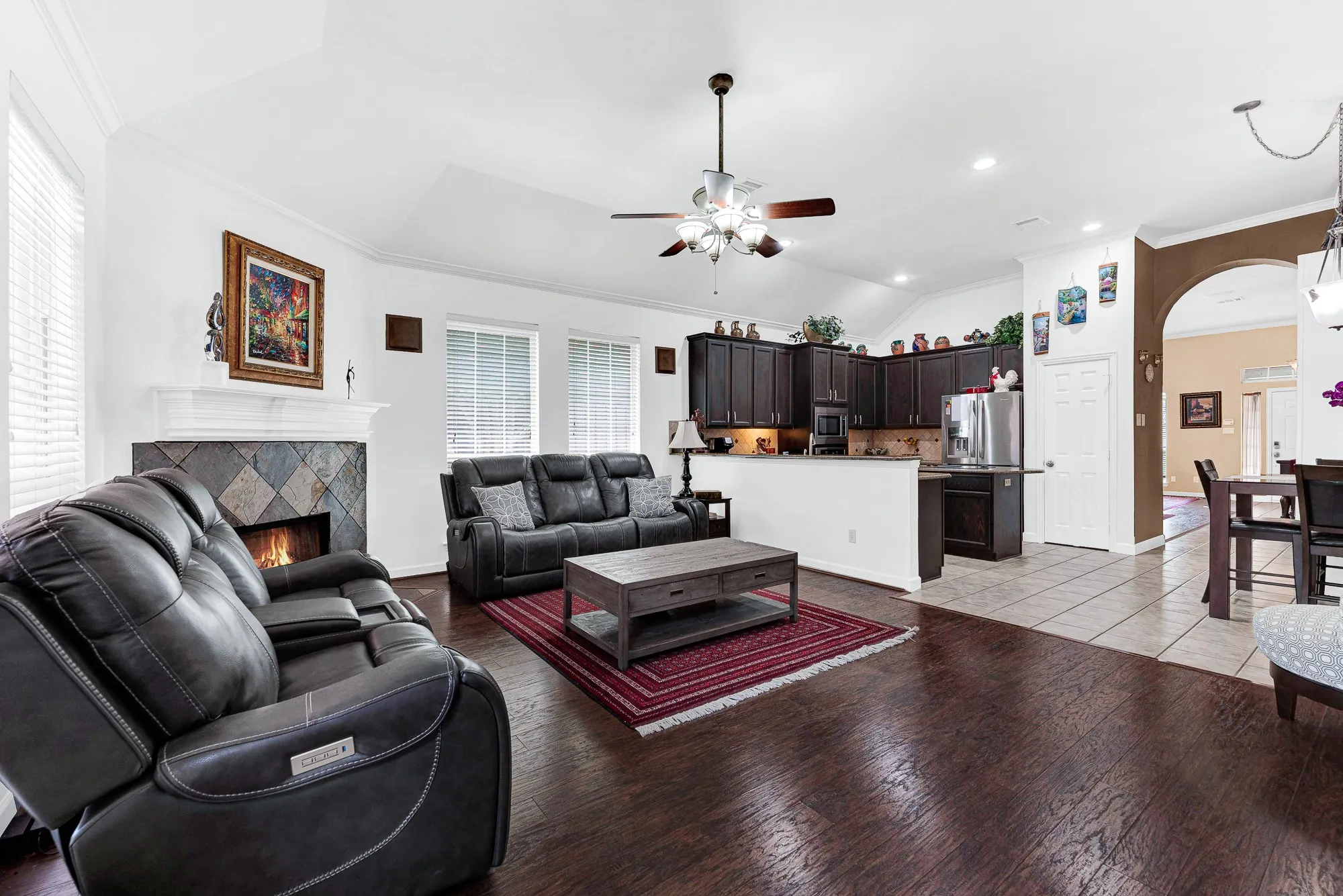 Expansive wall space easily connects the central living hub to the open kitchen counter. You can easily visualize hosting family game nights while keeping snacks and drinks within arm’s reach