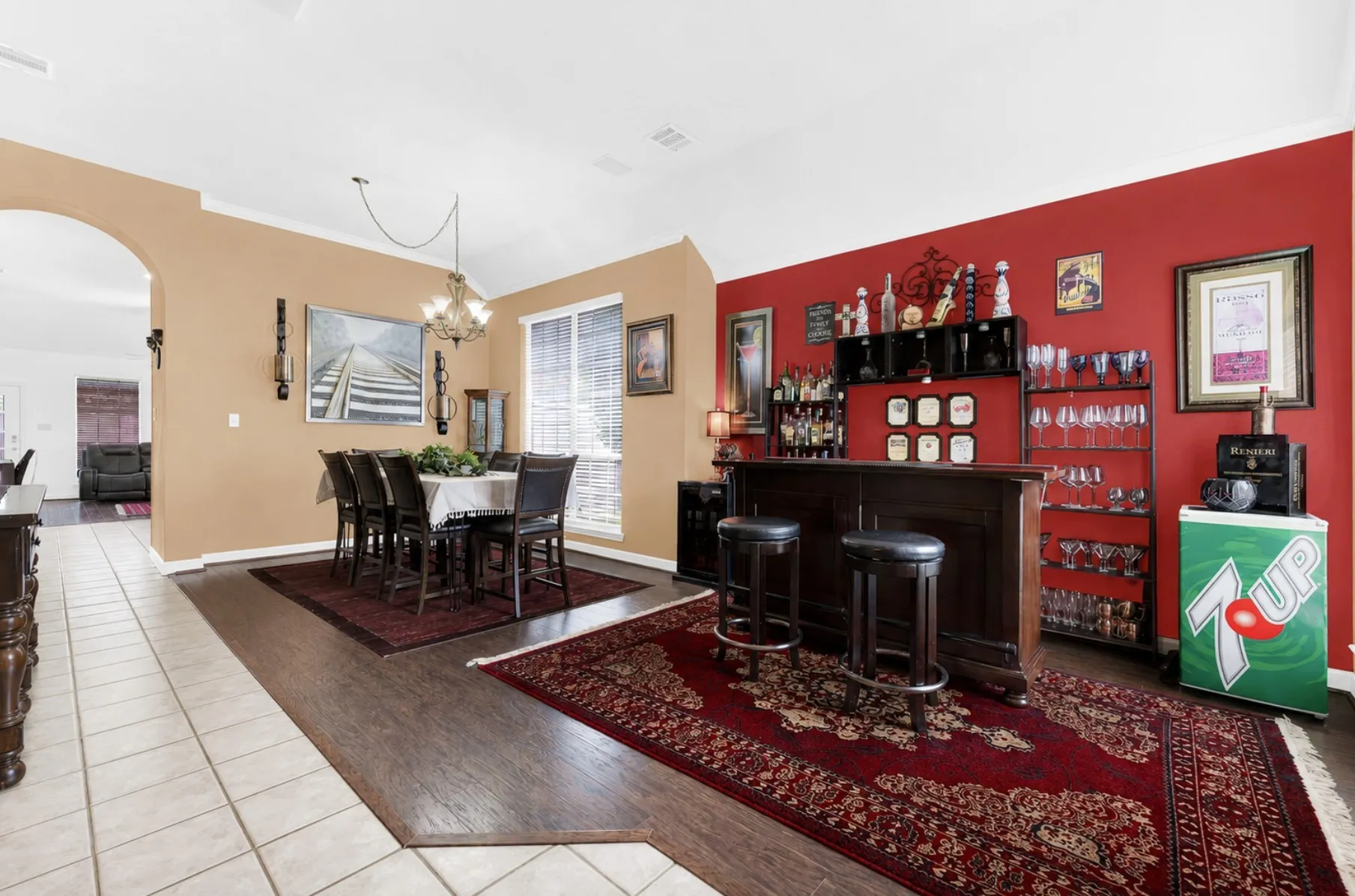 Soaring vaulted ceilings create an airy, light-filled flow between the entry and adjoining social spaces. It’s the ultimate setting for welcoming guests with cool drinks as soon as they walk through the front door