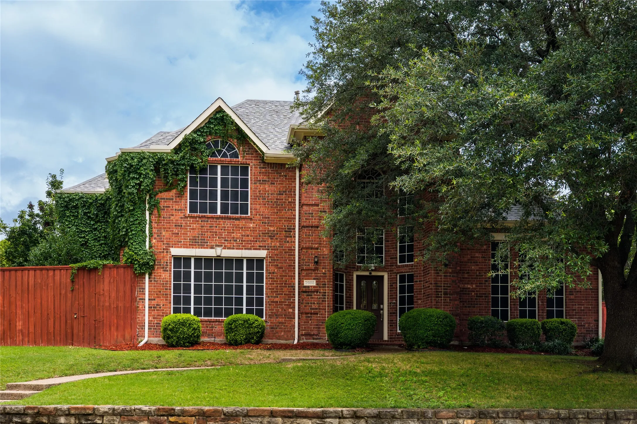 Single Family Residence For Sale in Collin County , 2988 Hillingdon Drive, Richardson, Texas 75082, 4 Bedroom, 4 Bathroom, 2 Garage spaces, 3,804 Sqft, built in 1996, mls#21360112, Real Estate Agent in Richardson, Homes For Sale in Collin county, Homes For Sale in Richardson, Realtor in Richardson Texas, Real Estate Brokerage Independent Realty Texas, Luminita Cordes Realtor