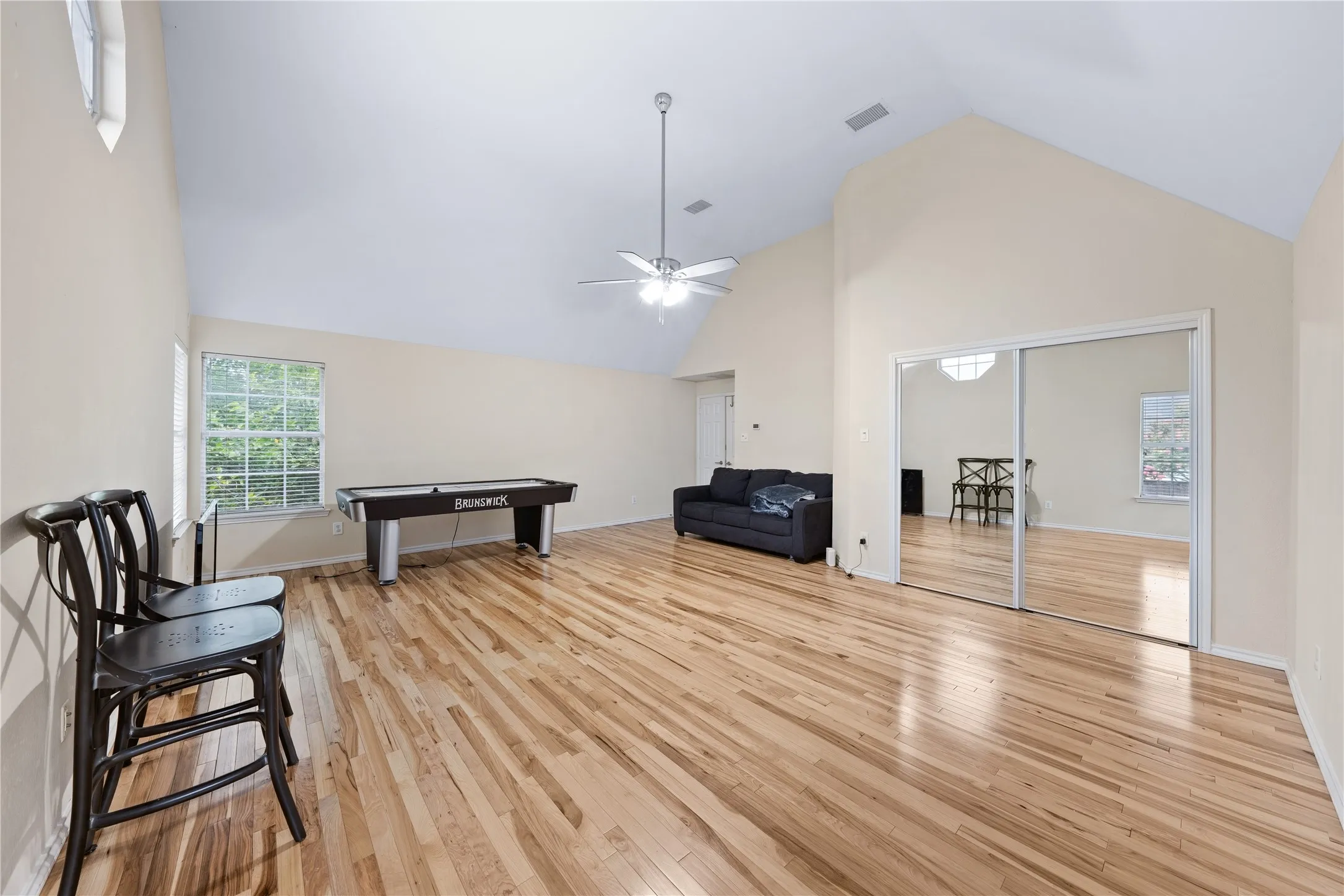 Single Family Residence For Sale in Collin County , 2988 Hillingdon Drive, Richardson, Texas 75082, 4 Bedroom, 4 Bathroom, 2 Garage spaces, 3,804 Sqft, built in 1996, mls#21360112, Real Estate Agent in Richardson, Homes For Sale in Collin county, Homes For Sale in Richardson, Realtor in Richardson Texas, Real Estate Brokerage Independent Realty Texas, Luminita Cordes Realtor