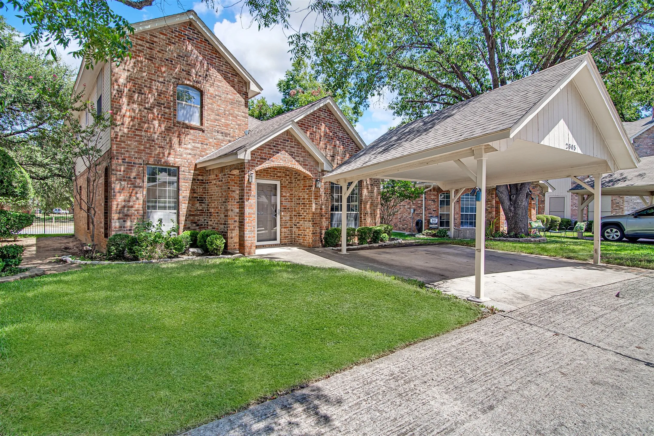 Single Family Residence For Sale in Tarrant County , 2805 Inniswood Circle, Arlington, Texas 76015, 3 Bedroom, 2 Bathroom, Garage spaces, 1,614 Sqft, built in 1993, mls#21360100, Real Estate Agent in Arlington, Homes For Sale in Tarrant county, Homes For Sale in Arlington, Realtor in Arlington Texas, Real Estate Brokerage Independent Realty Texas, Luminita Cordes Realtor