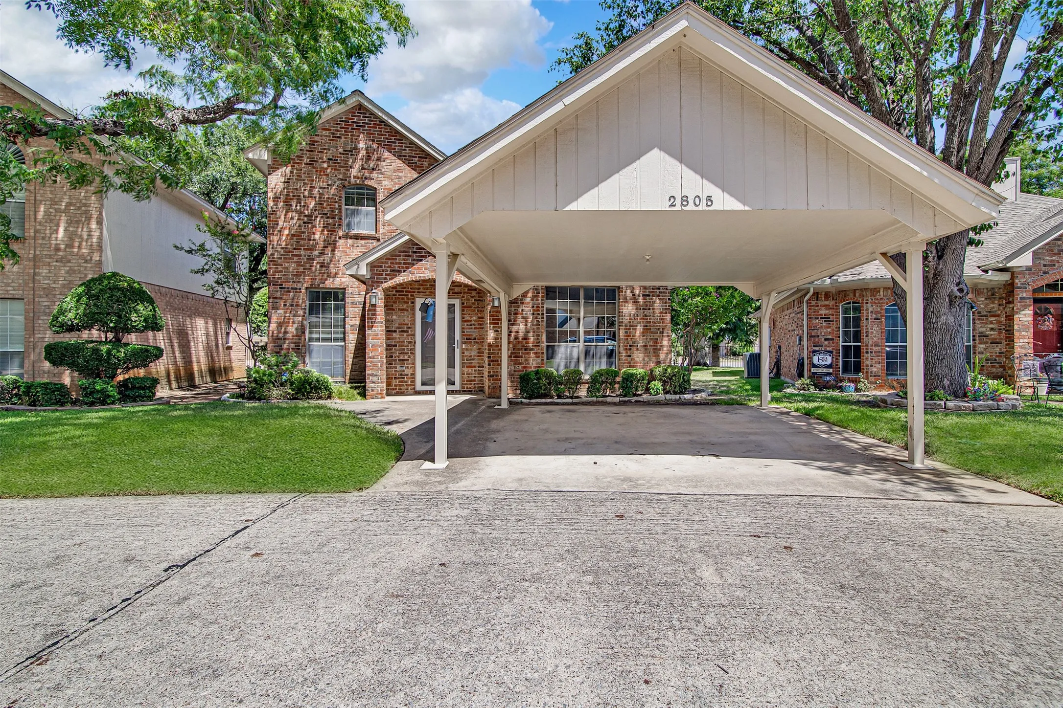 Single Family Residence For Sale in Tarrant County , 2805 Inniswood Circle, Arlington, Texas 76015, 3 Bedroom, 2 Bathroom, Garage spaces, 1,614 Sqft, built in 1993, mls#21360100, Real Estate Agent in Arlington, Homes For Sale in Tarrant county, Homes For Sale in Arlington, Realtor in Arlington Texas, Real Estate Brokerage Independent Realty Texas, Luminita Cordes Realtor