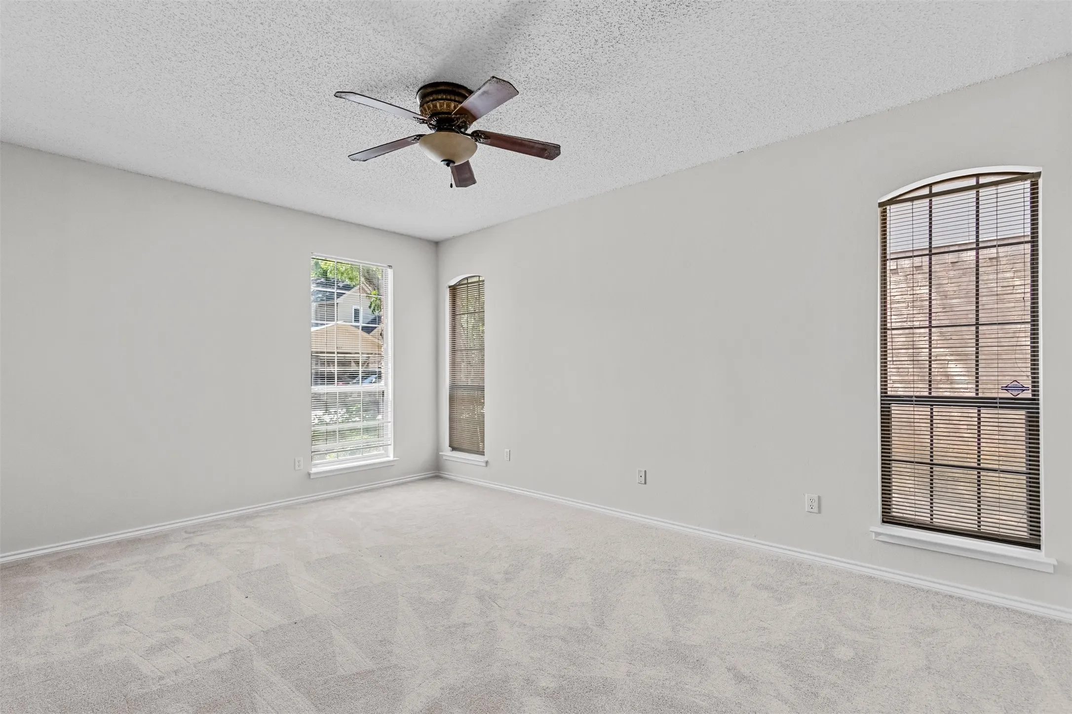 Single Family Residence For Sale in Tarrant County , 2805 Inniswood Circle, Arlington, Texas 76015, 3 Bedroom, 2 Bathroom, Garage spaces, 1,614 Sqft, built in 1993, mls#21360100, Real Estate Agent in Arlington, Homes For Sale in Tarrant county, Homes For Sale in Arlington, Realtor in Arlington Texas, Real Estate Brokerage Independent Realty Texas, Luminita Cordes Realtor