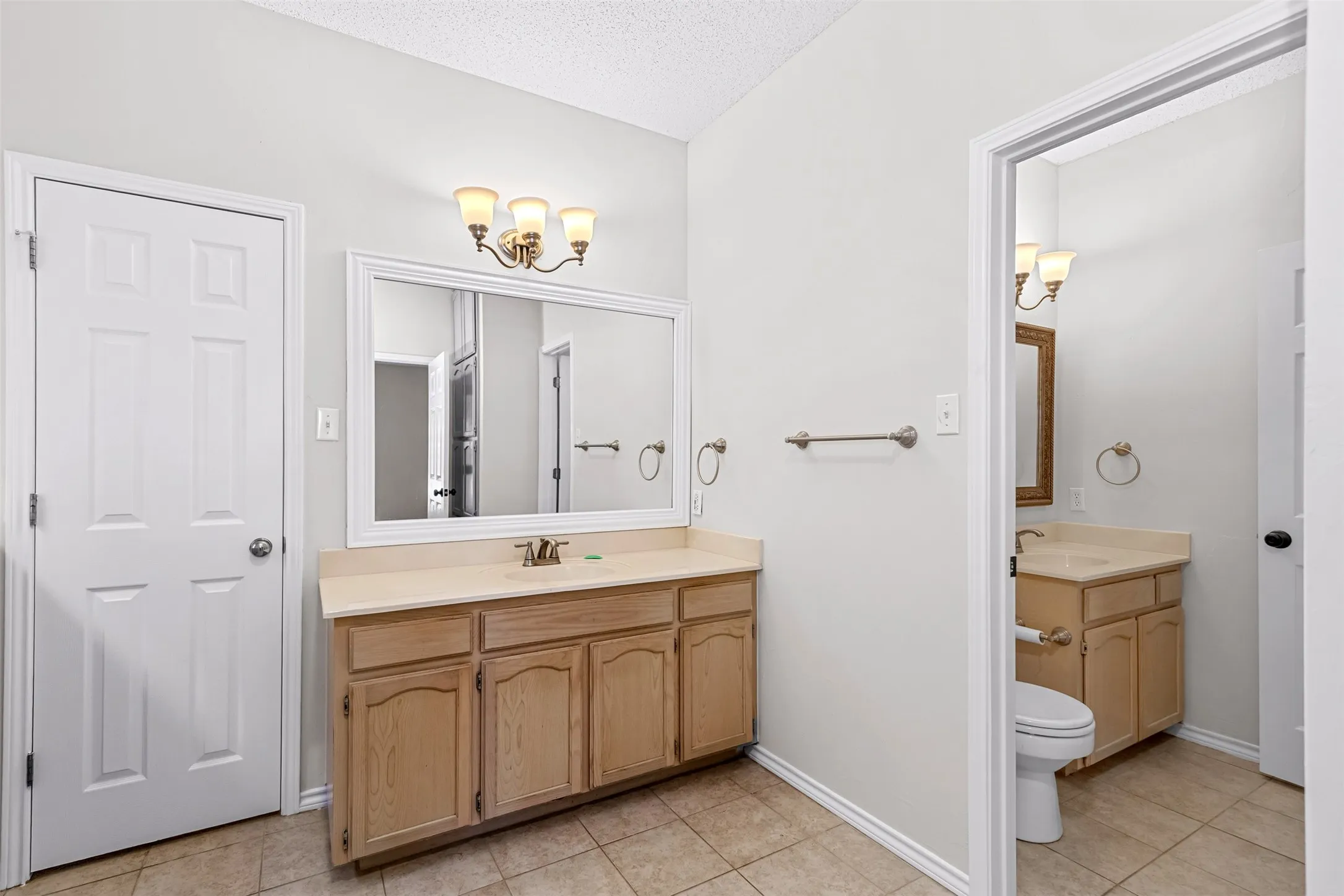 Single Family Residence For Sale in Tarrant County , 2805 Inniswood Circle, Arlington, Texas 76015, 3 Bedroom, 2 Bathroom, Garage spaces, 1,614 Sqft, built in 1993, mls#21360100, Real Estate Agent in Arlington, Homes For Sale in Tarrant county, Homes For Sale in Arlington, Realtor in Arlington Texas, Real Estate Brokerage Independent Realty Texas, Luminita Cordes Realtor