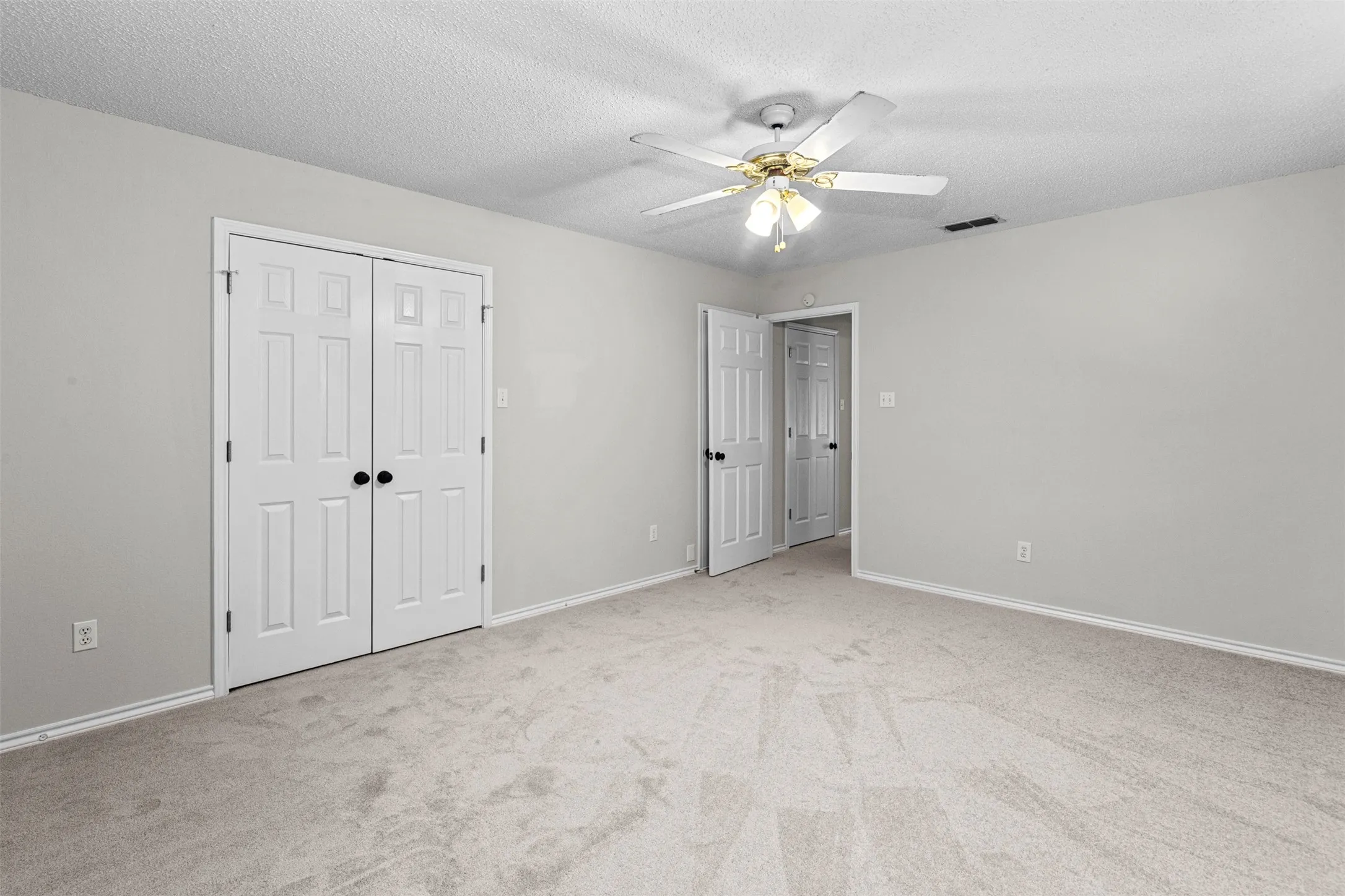 Single Family Residence For Sale in Tarrant County , 2805 Inniswood Circle, Arlington, Texas 76015, 3 Bedroom, 2 Bathroom, Garage spaces, 1,614 Sqft, built in 1993, mls#21360100, Real Estate Agent in Arlington, Homes For Sale in Tarrant county, Homes For Sale in Arlington, Realtor in Arlington Texas, Real Estate Brokerage Independent Realty Texas, Luminita Cordes Realtor