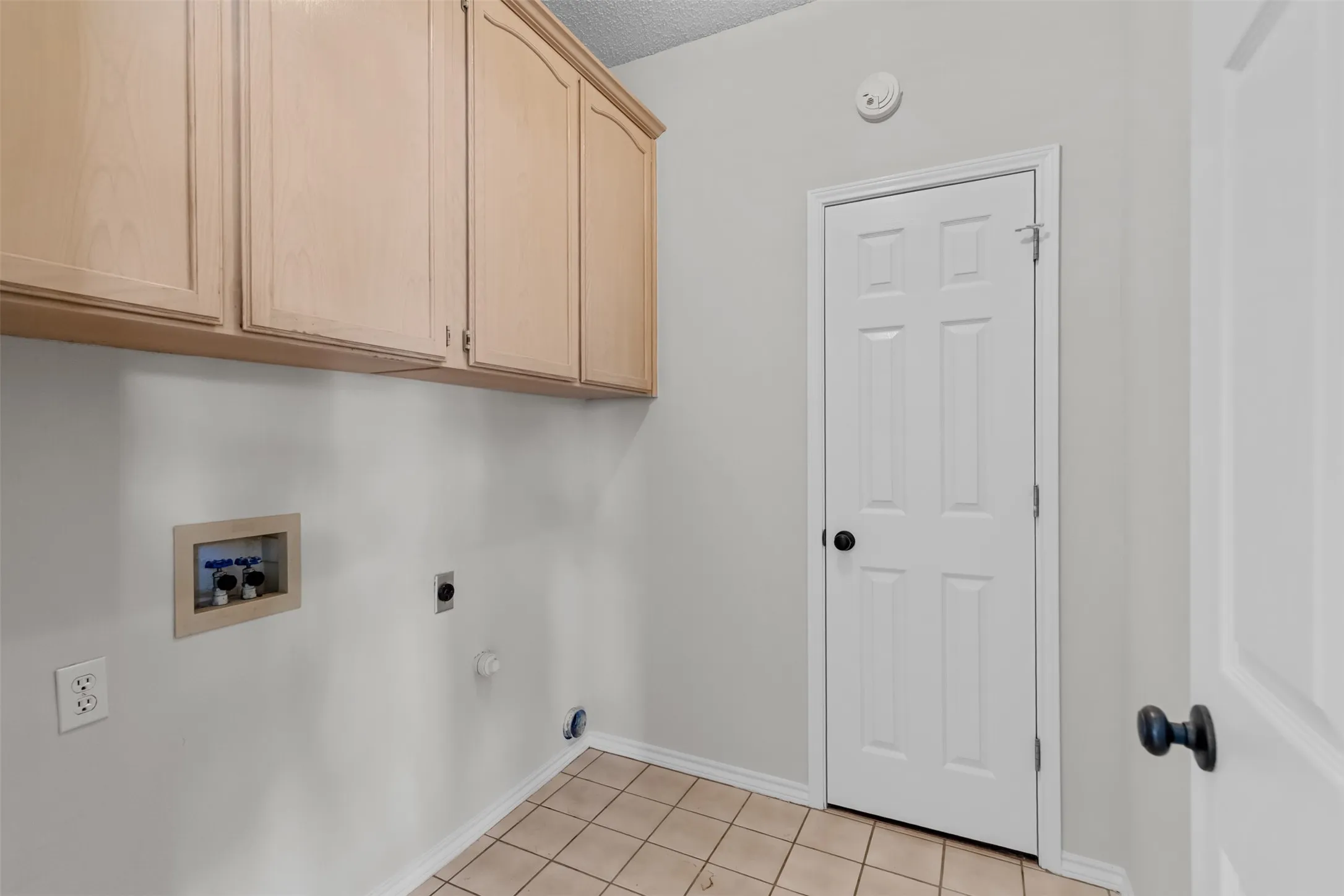 Single Family Residence For Sale in Tarrant County , 2805 Inniswood Circle, Arlington, Texas 76015, 3 Bedroom, 2 Bathroom, Garage spaces, 1,614 Sqft, built in 1993, mls#21360100, Real Estate Agent in Arlington, Homes For Sale in Tarrant county, Homes For Sale in Arlington, Realtor in Arlington Texas, Real Estate Brokerage Independent Realty Texas, Luminita Cordes Realtor